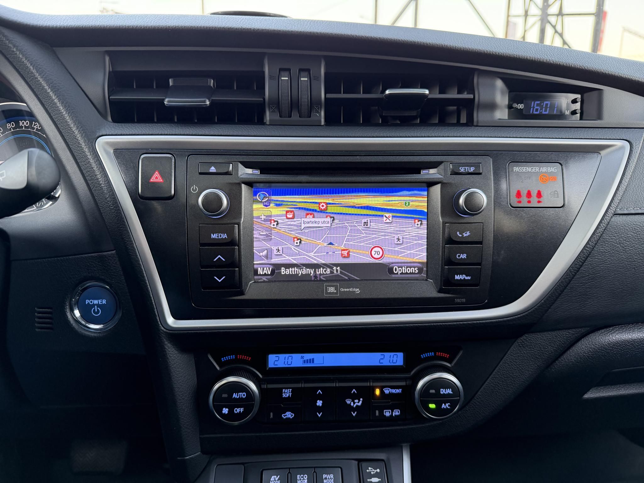 TOYOTA AURIS Touring Sports 1.8 HSD Executive Skyview (Automata) Panoráma Tempomat Ülésfűtés Kamera Keyless Navi