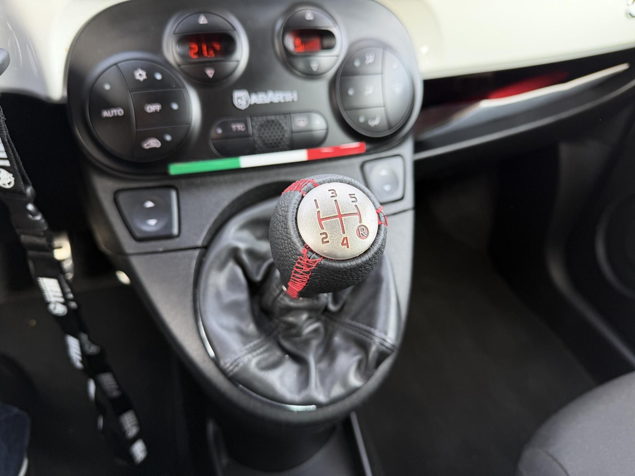 ABARTH 500 1.4 76e km. akrapovic. digitklíma. rendszeresen karbantartott!