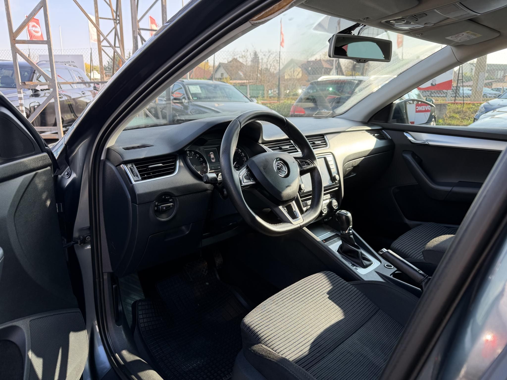 SKODA OCTAVIA 1.6 CR TDI Elegance DSG Magyarországi Xenon Tempomat Navi Ülésfűtés Digitklíma