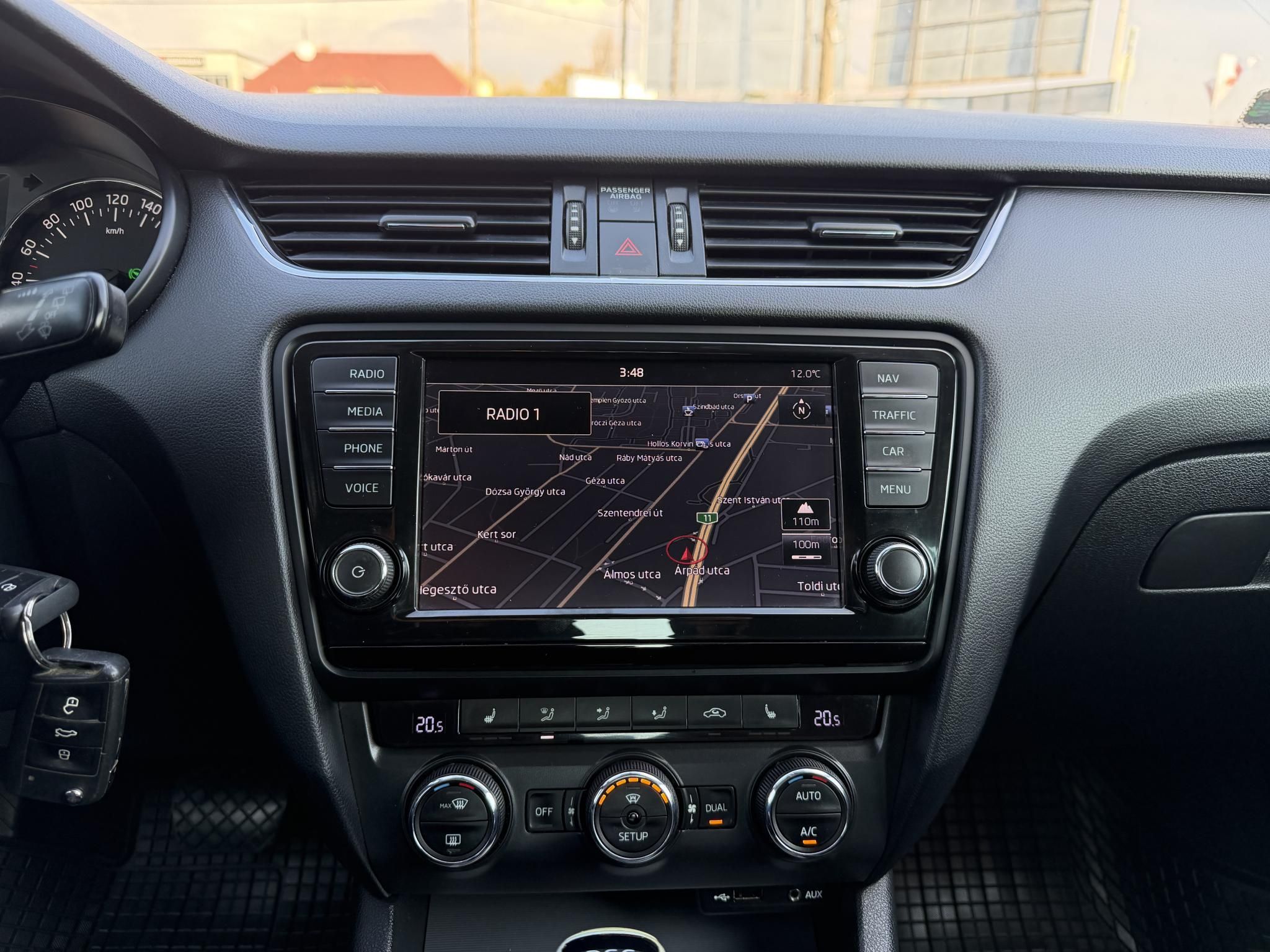 SKODA OCTAVIA 1.6 CR TDI Elegance DSG Magyarországi Xenon Tempomat Navi Ülésfűtés Digitklíma