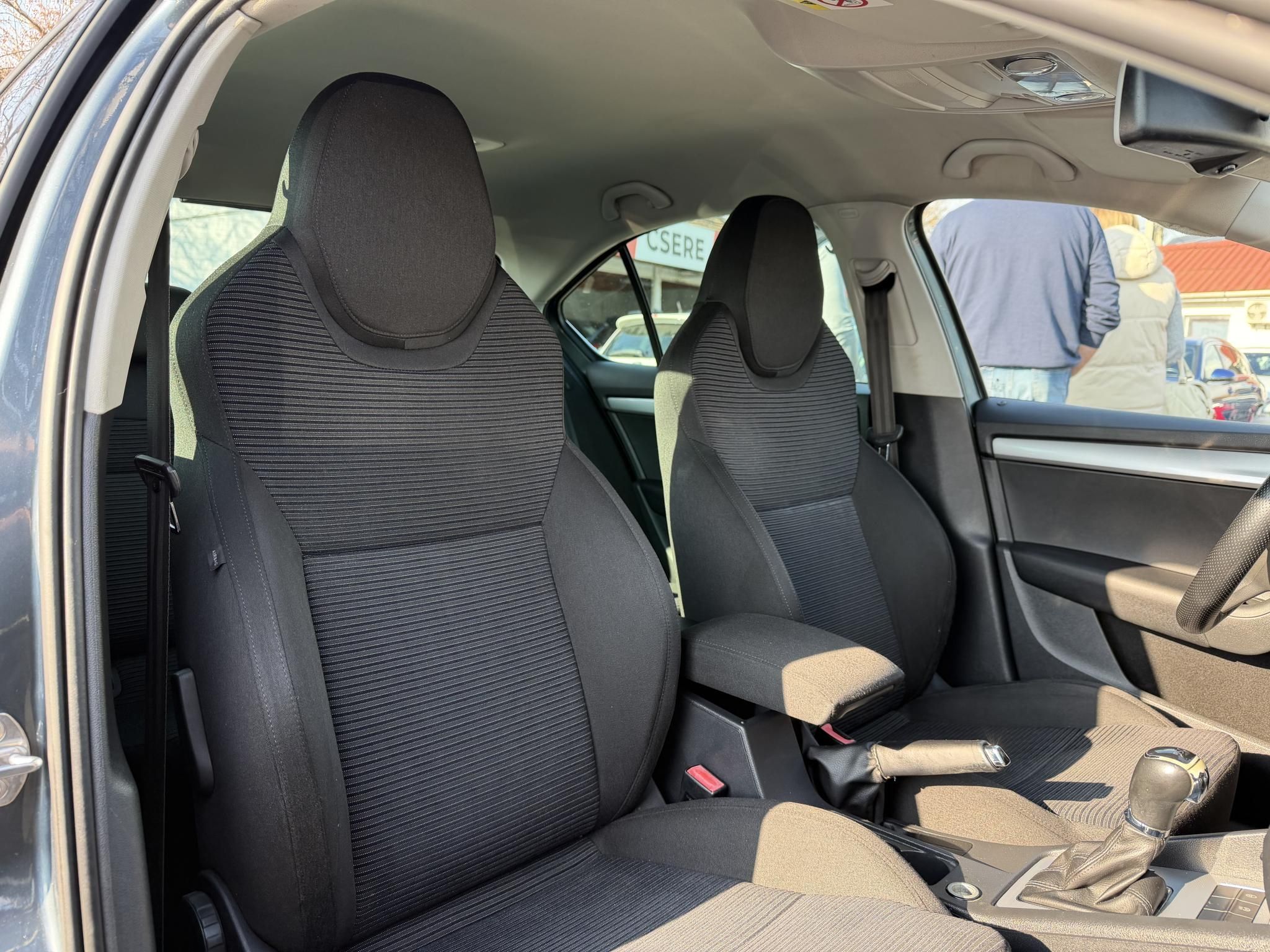 SKODA OCTAVIA 1.6 CR TDI Elegance DSG Magyarországi Xenon Tempomat Navi Ülésfűtés Digitklíma