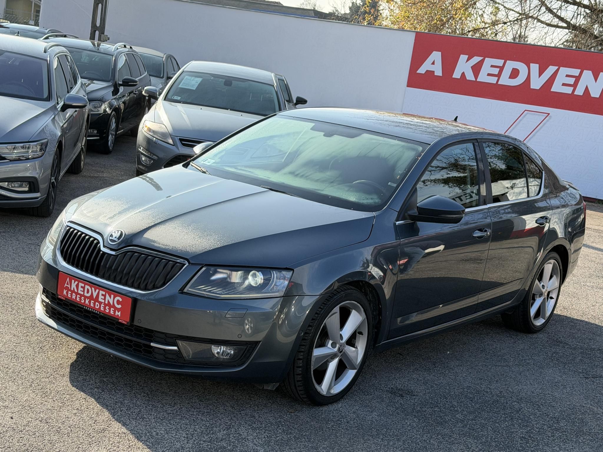 SKODA OCTAVIA 1.6 CR TDI Elegance DSG Magyarországi Xenon Tempomat Navi Ülésfűtés Digitklíma
