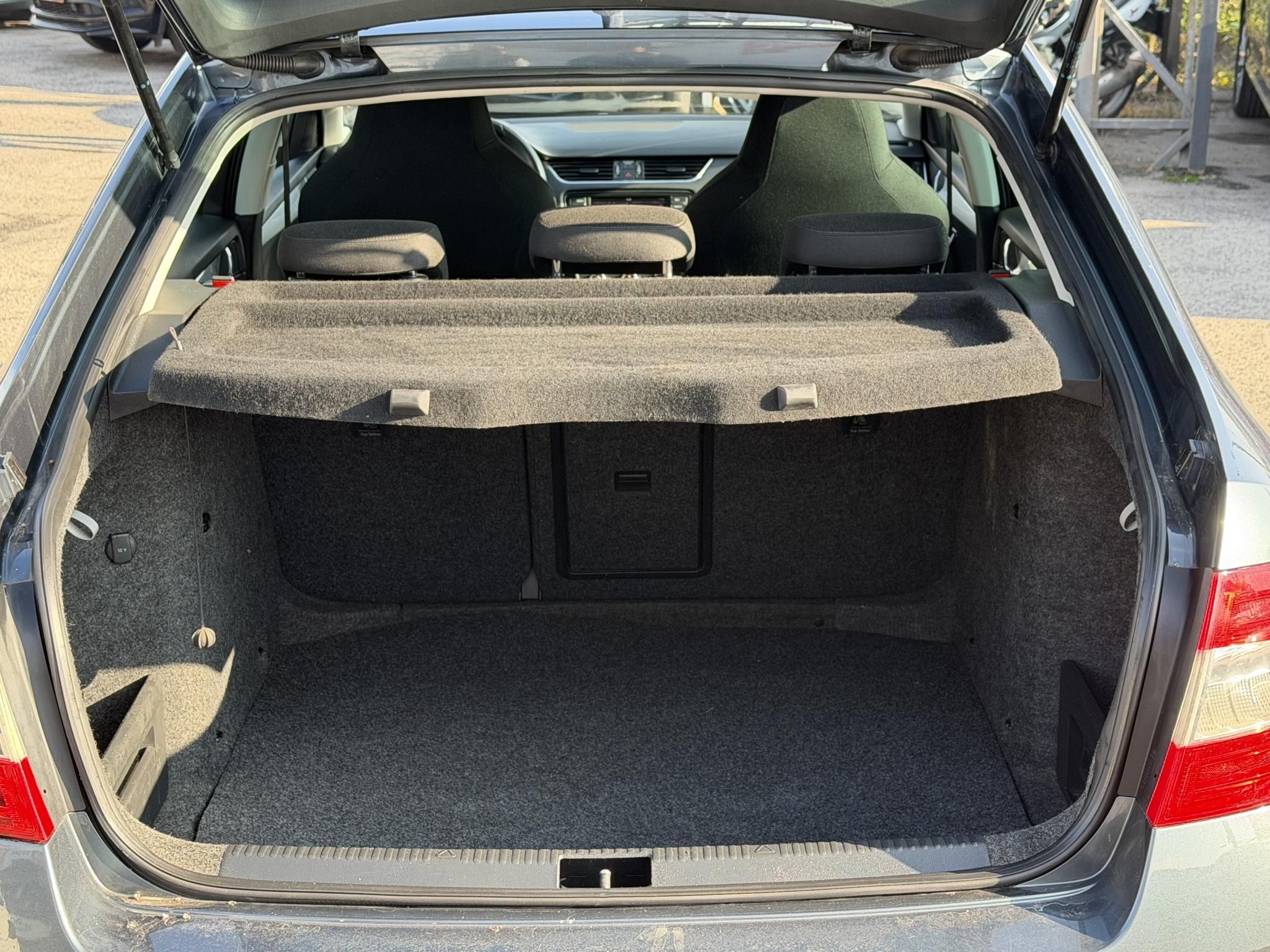 SKODA OCTAVIA 1.6 CR TDI Elegance DSG Magyarországi Xenon Tempomat Navi Ülésfűtés Digitklíma