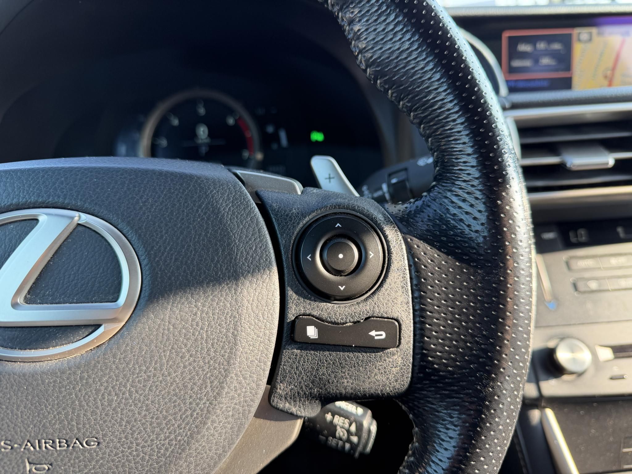 LEXUS IS 200t F Sport (Automata) 75e km. Magyarországi. Márkaszervizelt!