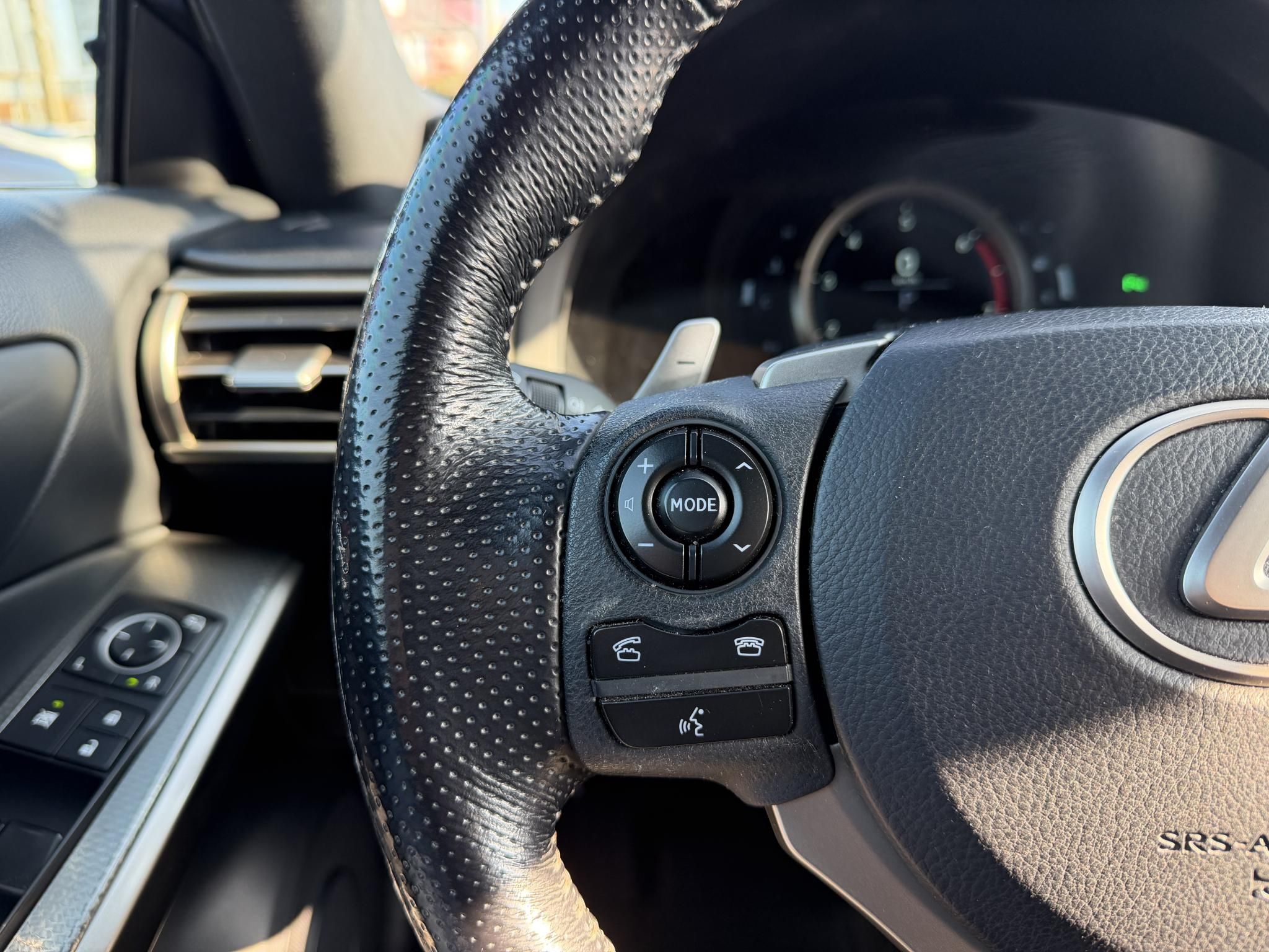 LEXUS IS 200t F Sport (Automata) 75e km. Magyarországi. Márkaszervizelt!