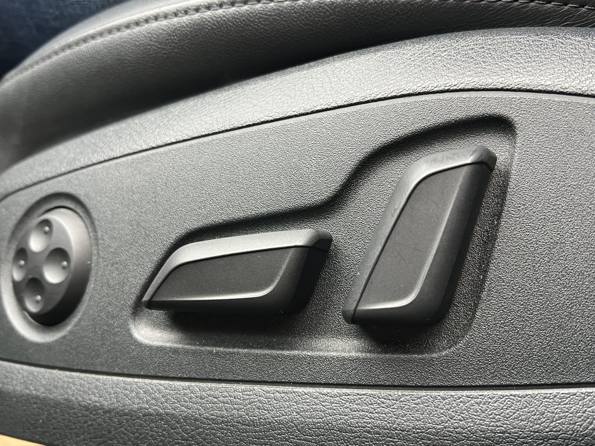 AUDI A4 Avant 3.0 TDI Sport quattro Tiptronic ic S-line LED Virtual Cockpit Távtartó Memória Kamera Vonóhorog Szervizelt!