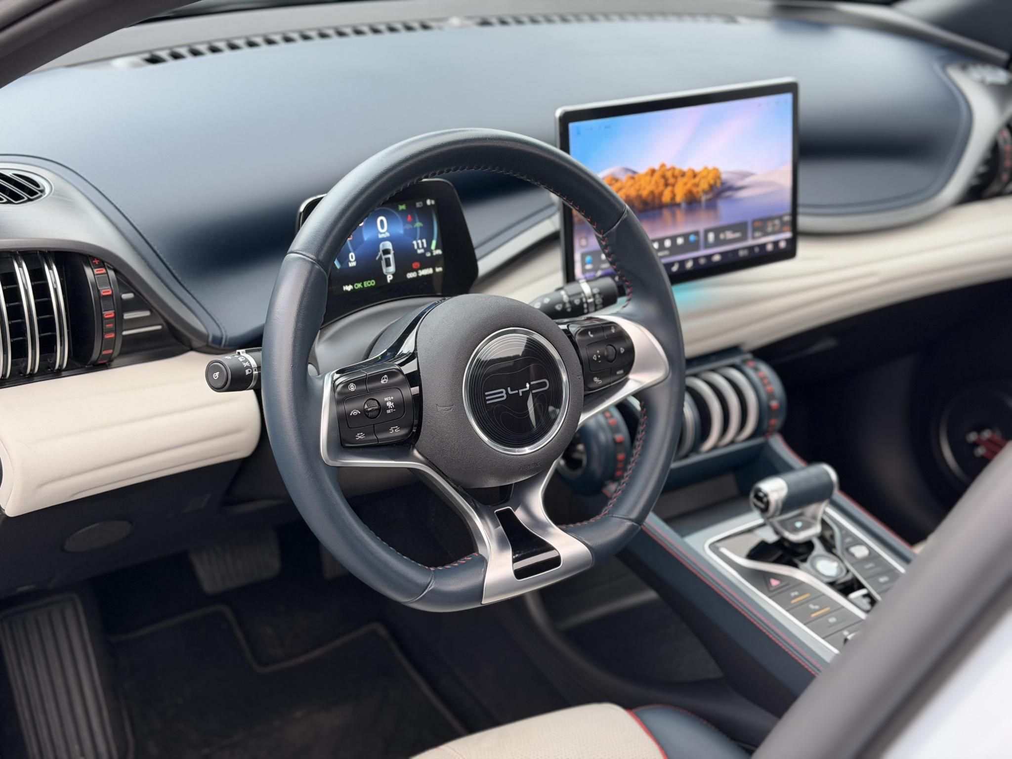 BYD ATTO 3 Design 60,4kWh LFP. M.o.-i. 1.tul. garanciális. panorámatető. világos belső!