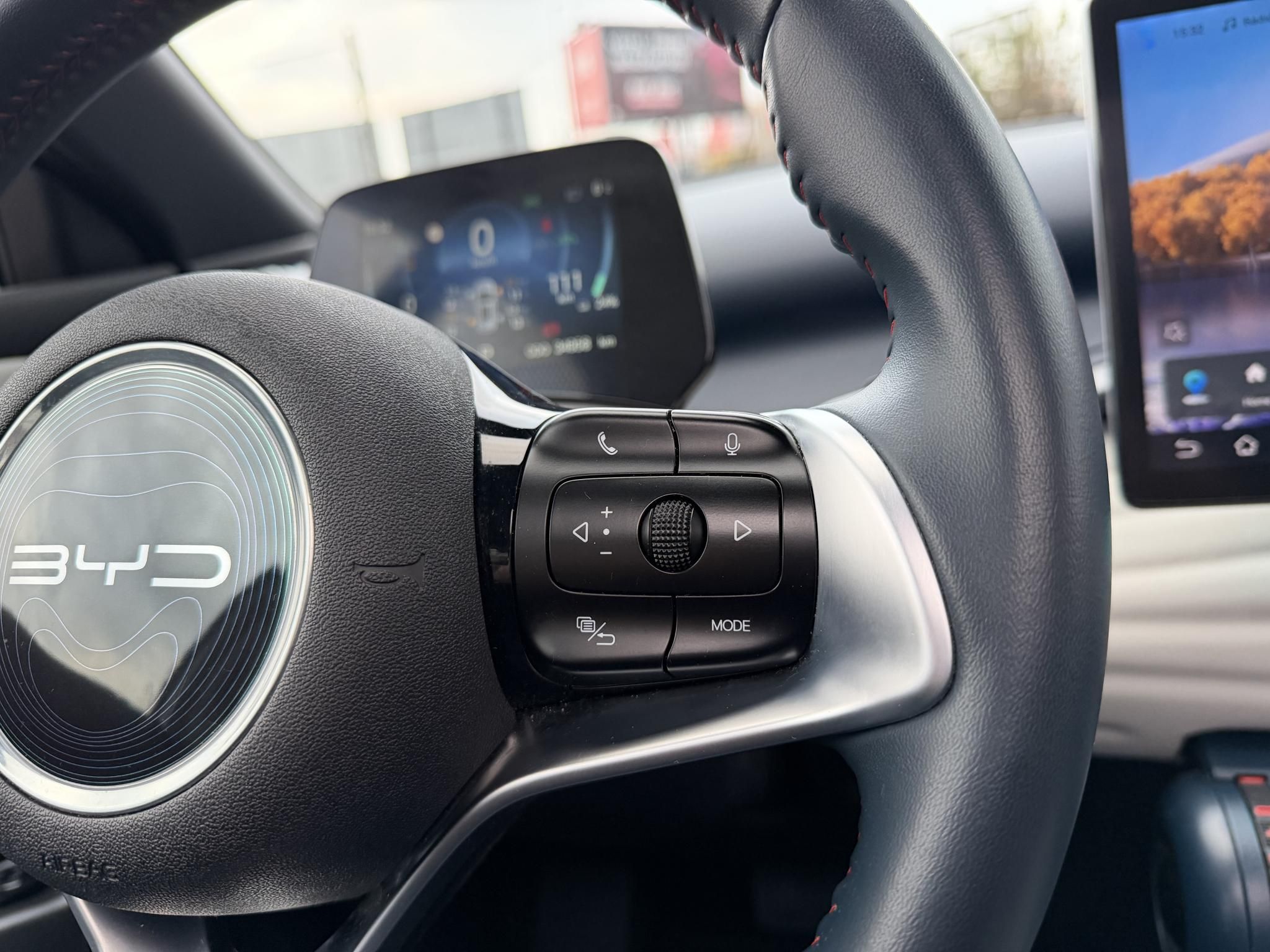 BYD ATTO 3 Design 60,4kWh LFP. M.o.-i. 1.tul. garanciális. panorámatető. világos belső!