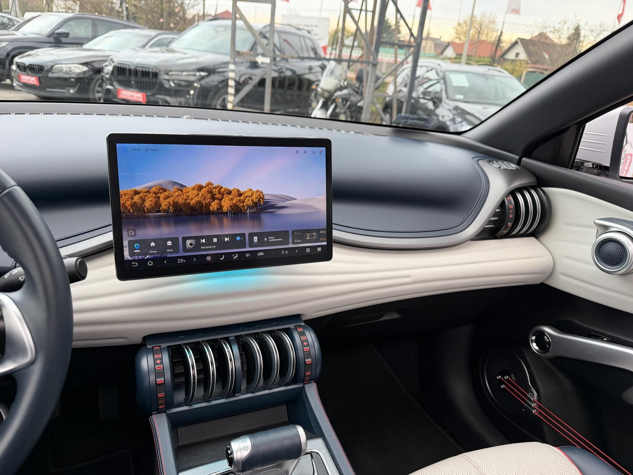 BYD ATTO 3 Design 60,4kWh LFP. M.o.-i. 1.tul. garanciális. panorámatető. világos belső!