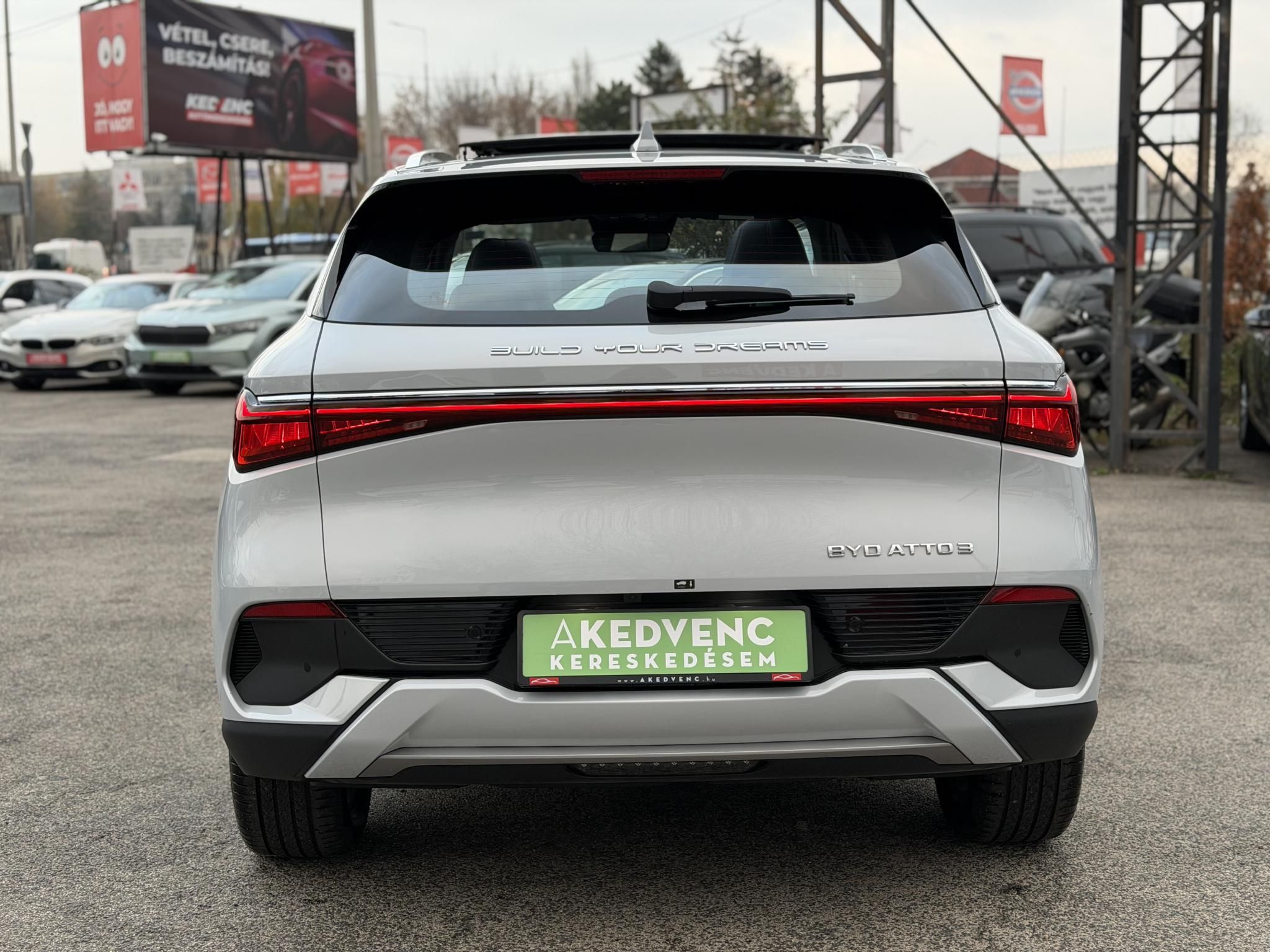 BYD ATTO 3 Design 60,4kWh LFP. M.o.-i. 1.tul. garanciális. panorámatető. világos belső!