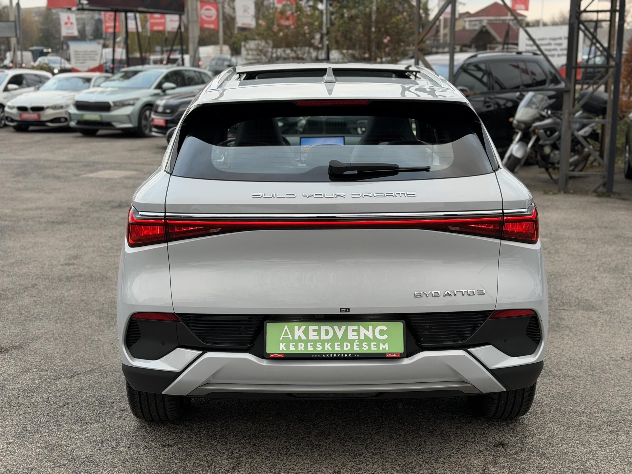 BYD ATTO 3 Design 60,4kWh LFP. M.o.-i. 1.tul. garanciális. panorámatető. világos belső!