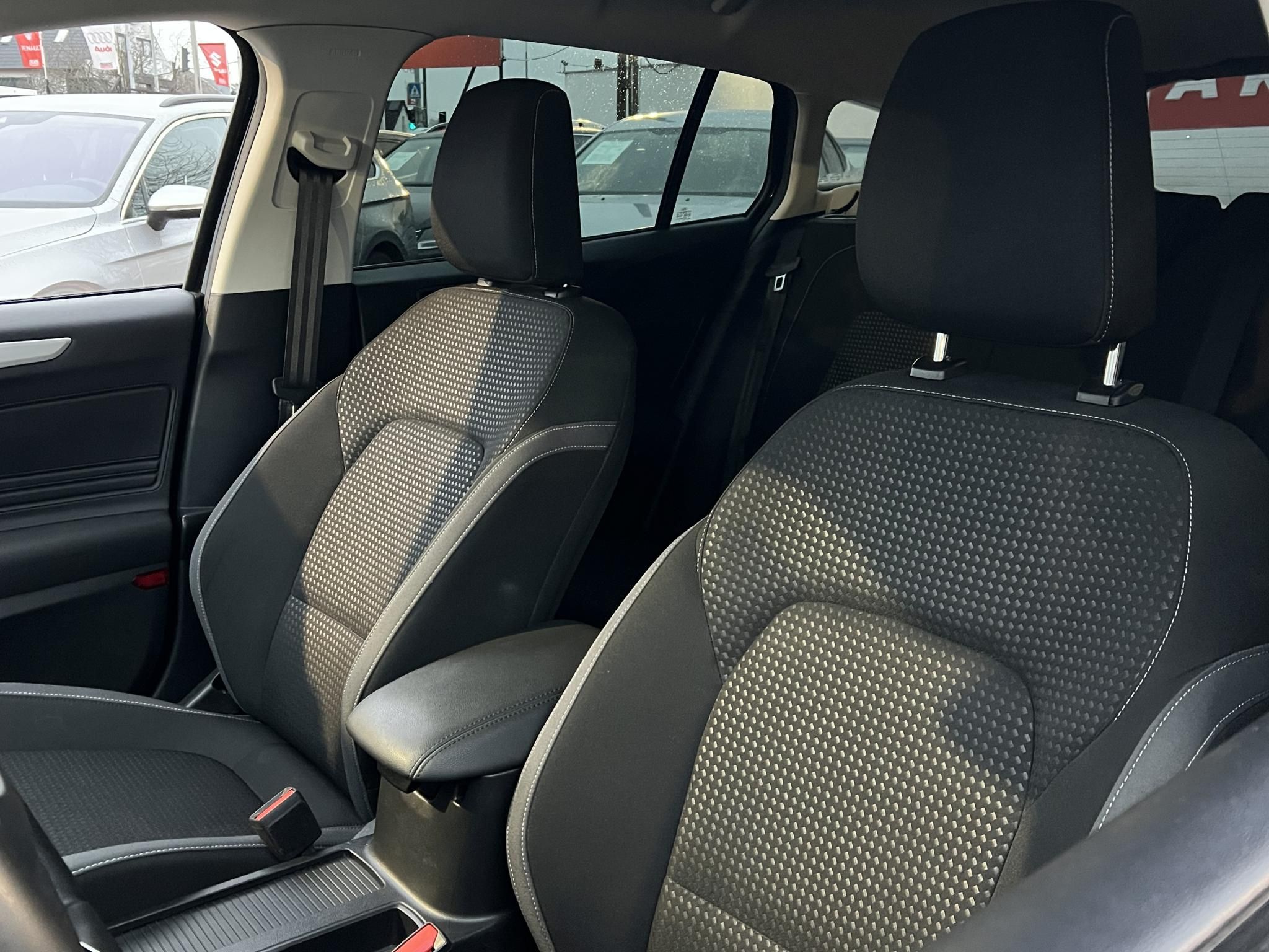 FORD FOCUS 1.0 EcoBoost Connected M.o.-i. 1.tul. Márkaszervizelt. Carplay!