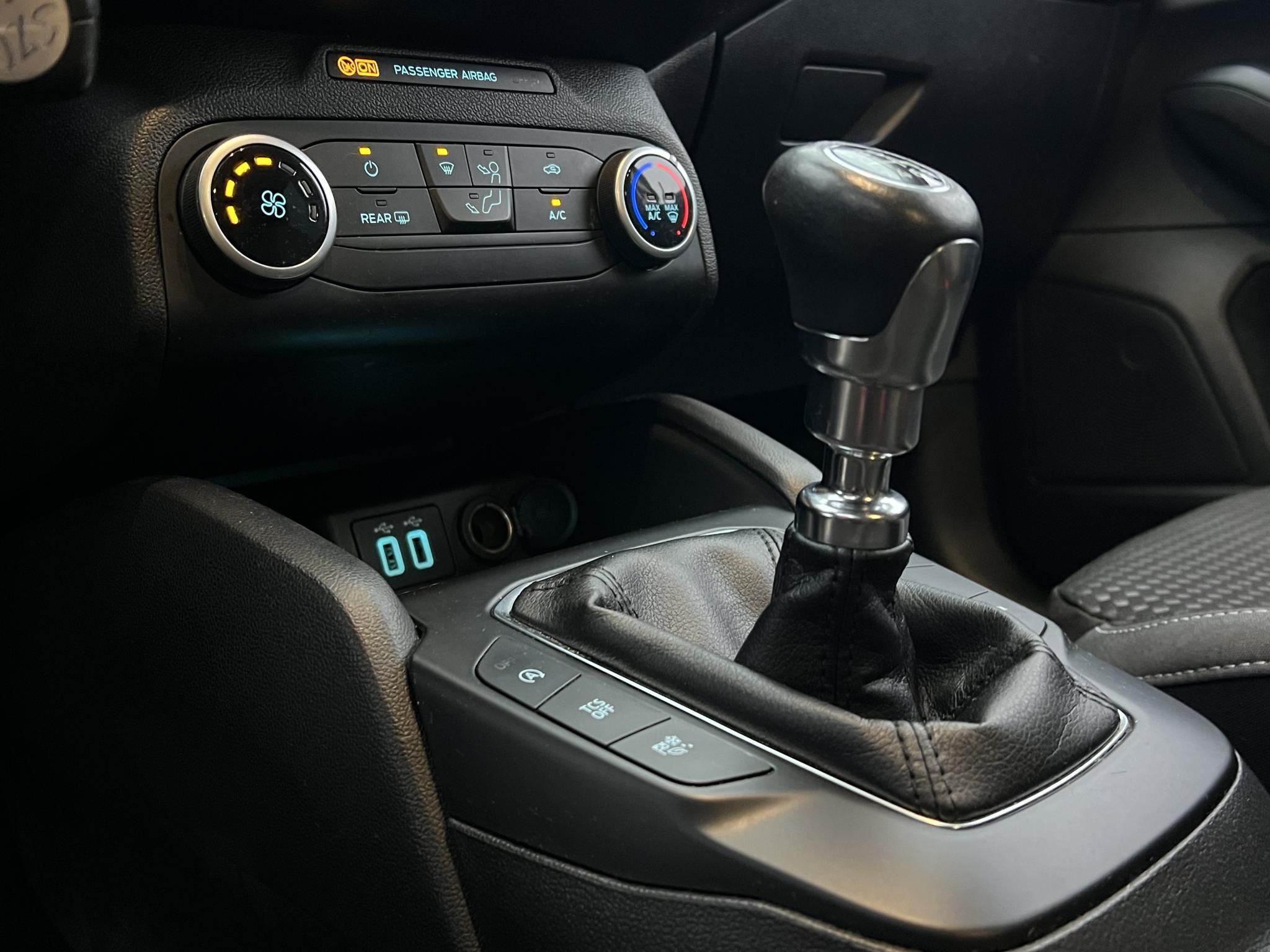 FORD FOCUS 1.0 EcoBoost Connected M.o.-i. 1.tul. Márkaszervizelt. Carplay!