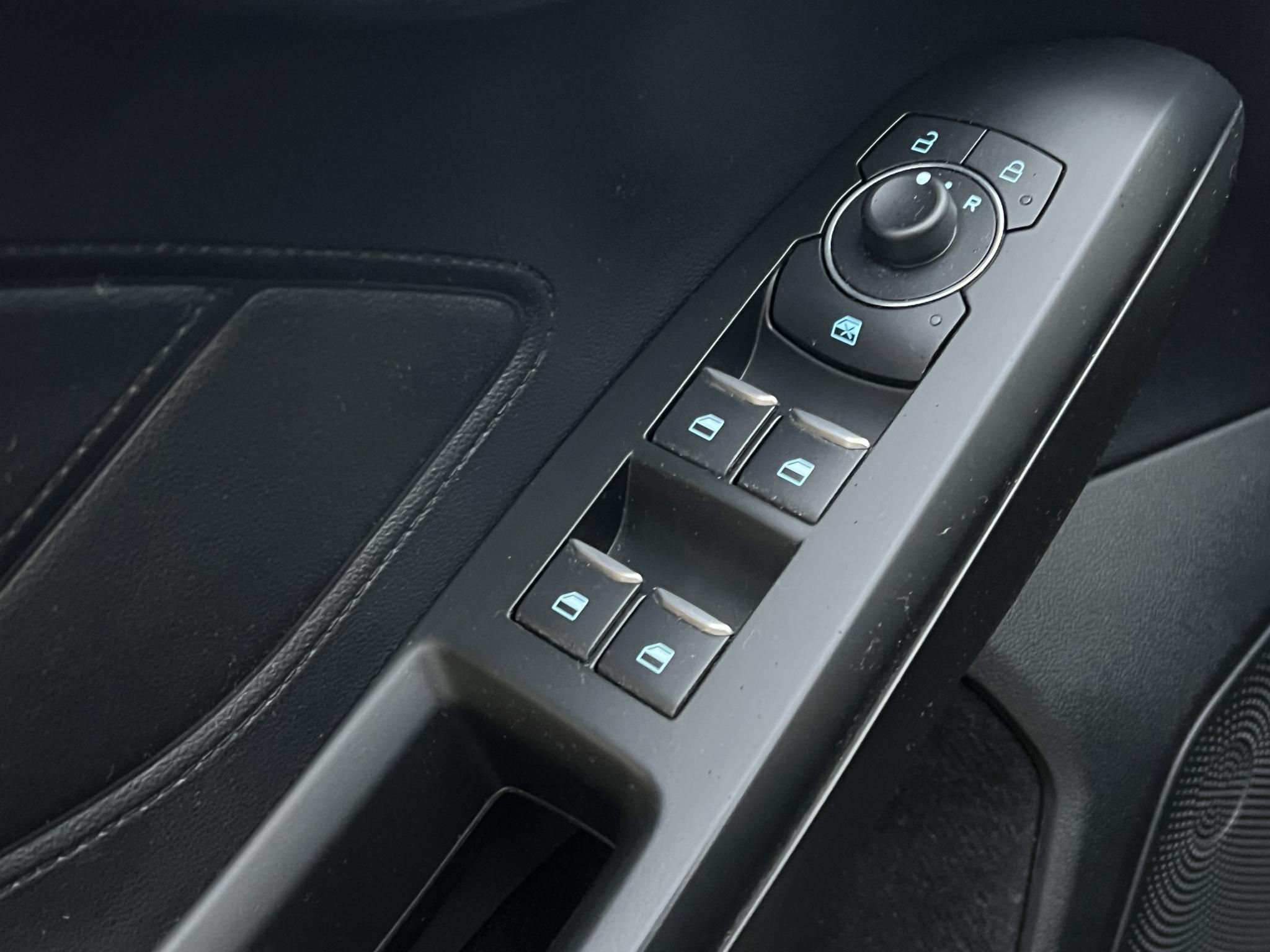 FORD FOCUS 1.0 EcoBoost Connected M.o.-i. 1.tul. Márkaszervizelt. Carplay!