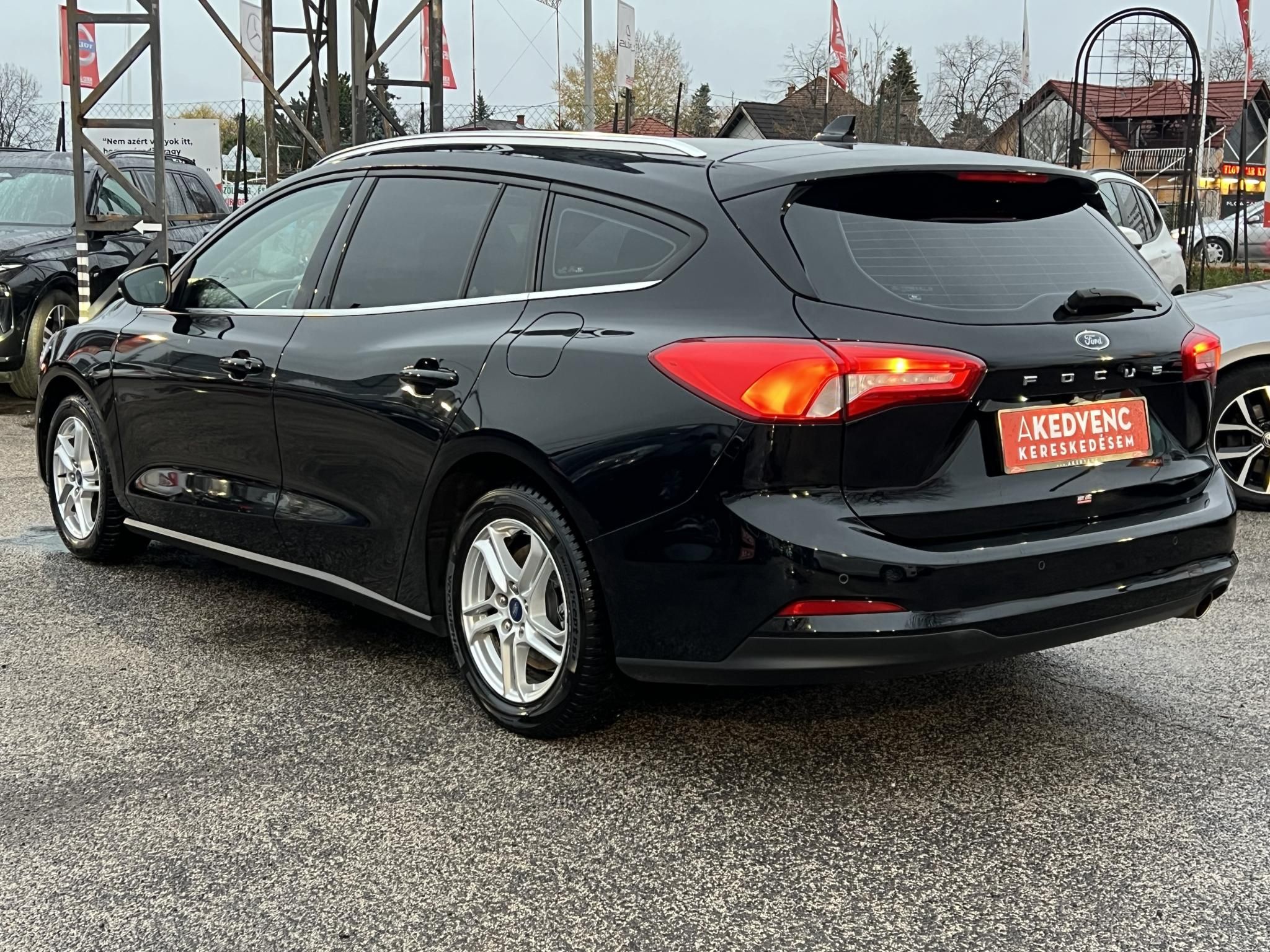 FORD FOCUS 1.0 EcoBoost Connected M.o.-i. 1.tul. Márkaszervizelt. Carplay!