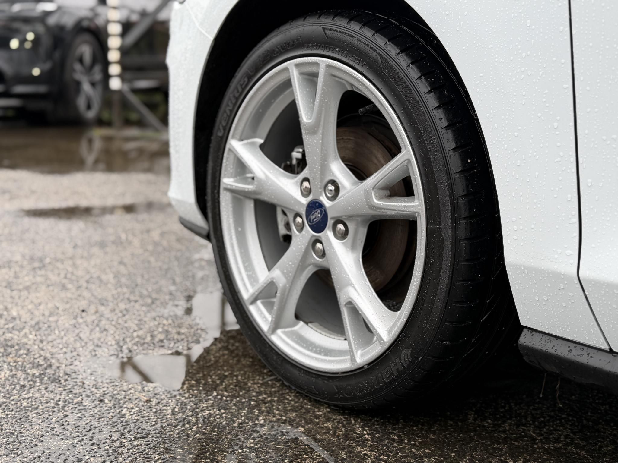 FORD FOCUS 1.0 EcoBoost Titanium Style 19e km. ÁFÁS ÁR! LED Carplay Ülésfűtés Kormányfűtés Táblafelismerő