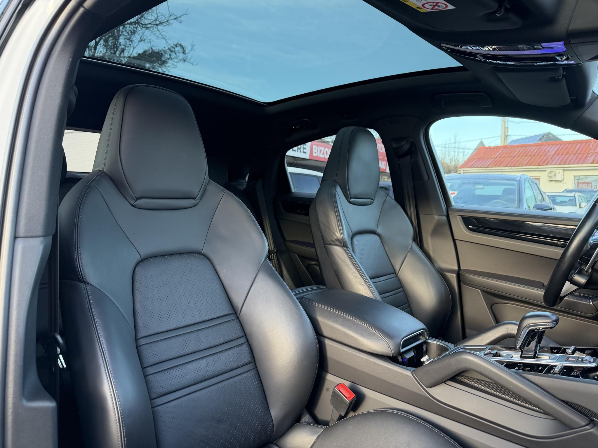 PORSCHE CAYENNE Coupé E-Hybrid Tiptronic ic 48e km. Sérülésmentes. 2027.12-ig zöld rendszám