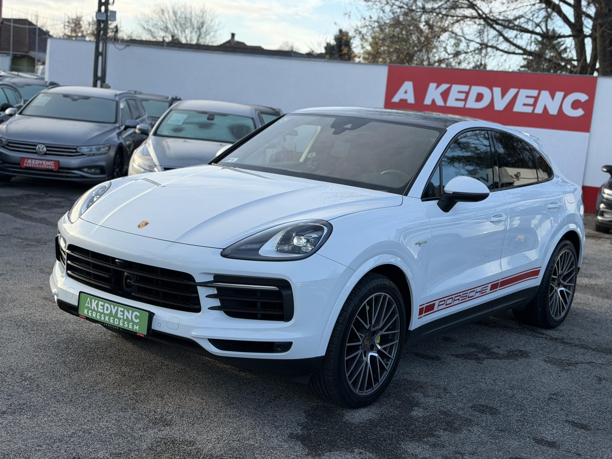 PORSCHE CAYENNE Coupé E-Hybrid Tiptronic ic 48e km. Sérülésmentes. 2027.12-ig zöld rendszám