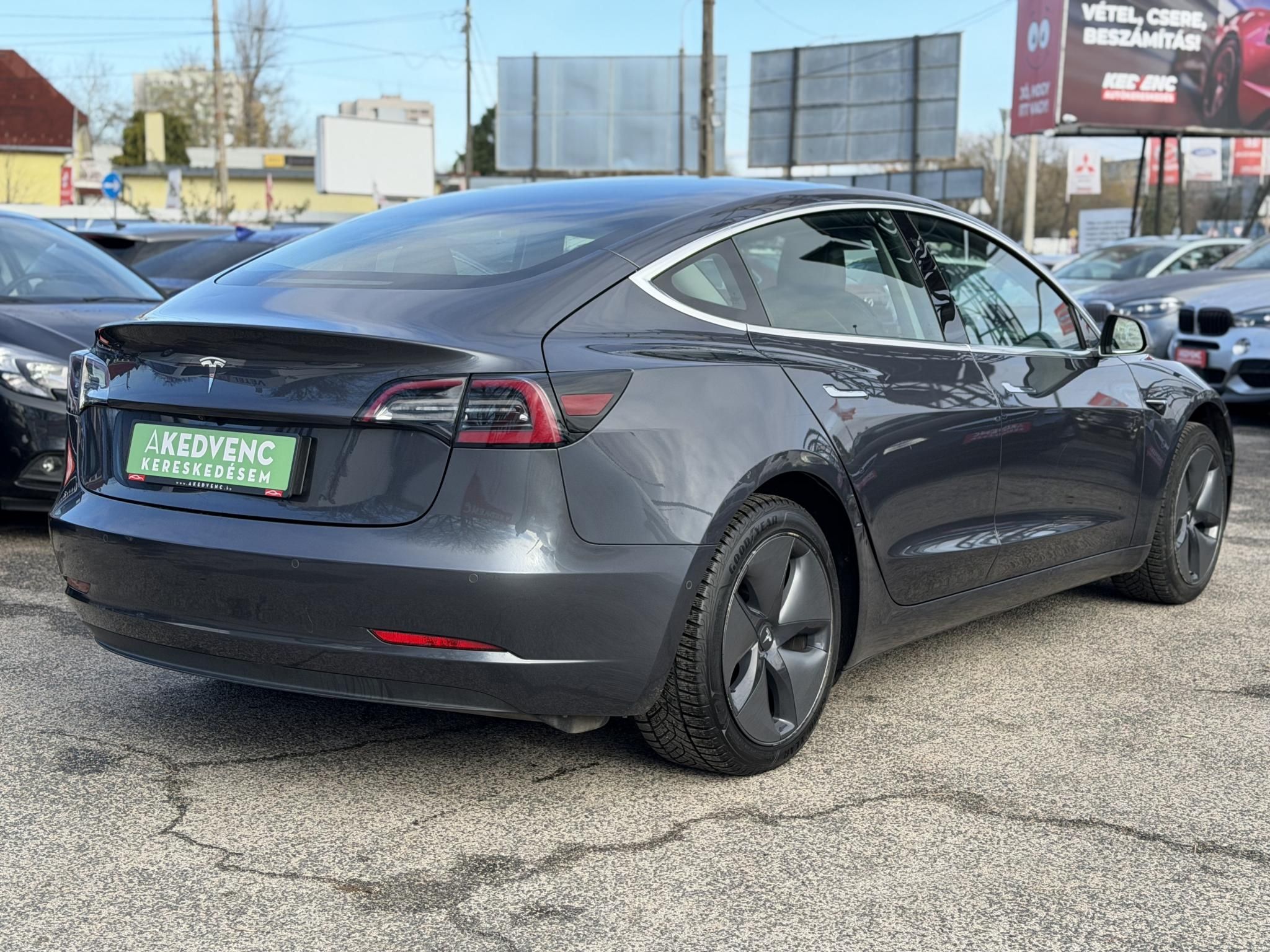 TESLA MODEL 3 Standard Range Plus Aut