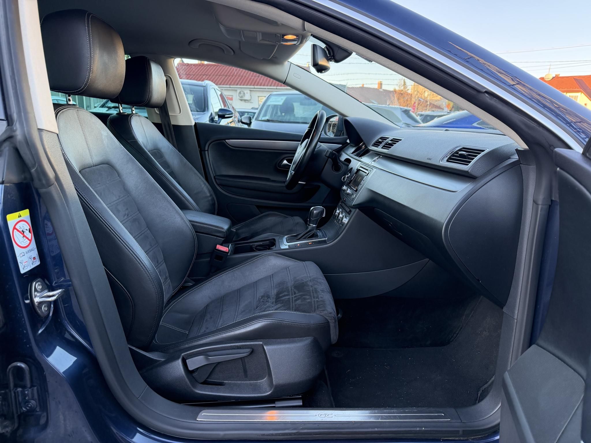 VOLKSWAGEN CC 2.0 CR TDI BMT DSG [5 személy] Xenon Tempomat Ülésfűtés PDC Navi Bluetooth 2 gyári kulcs!