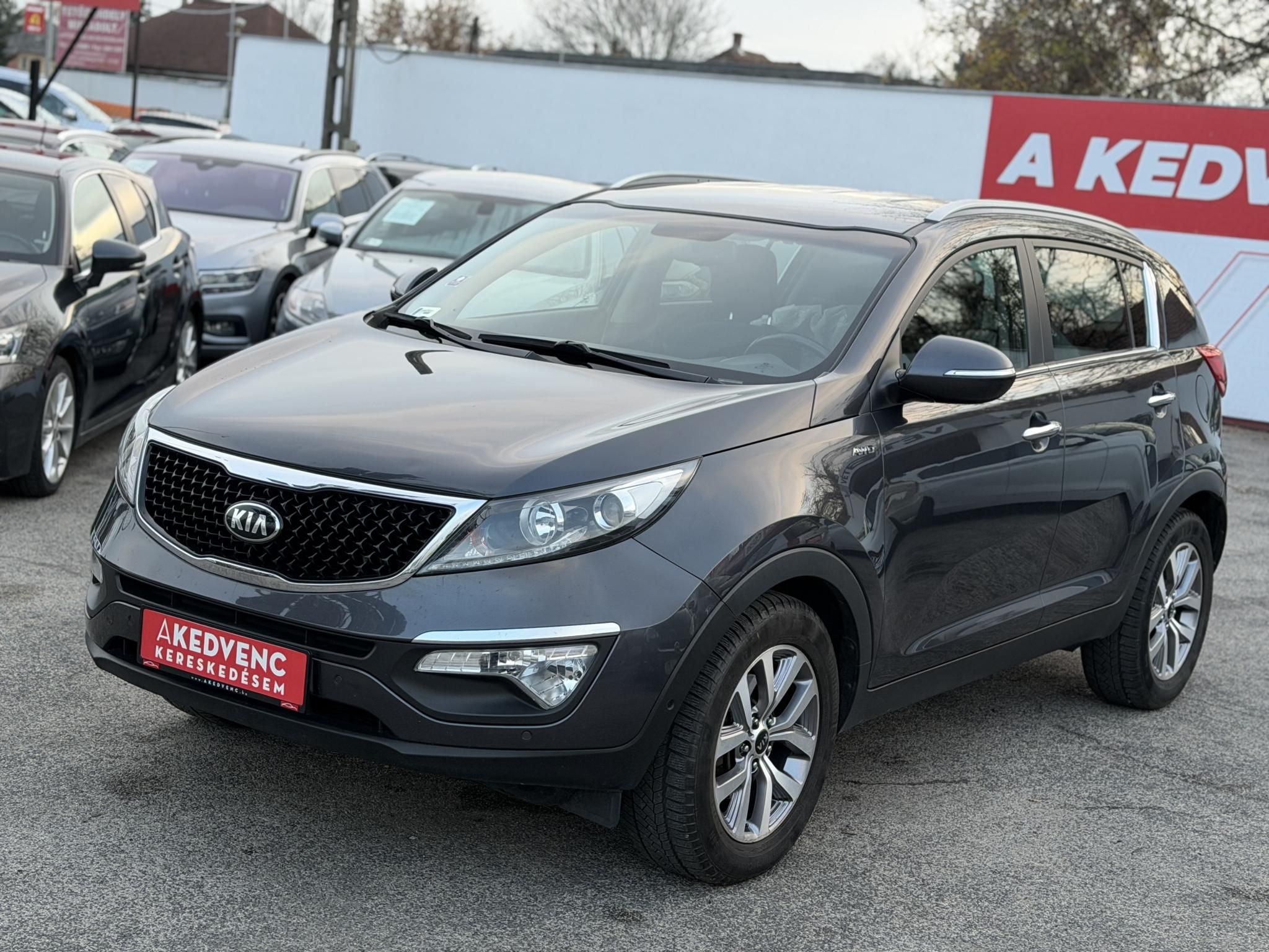 KIA SPORTAGE 2.0 CRDi LX 4x4 (Automata) Magasan felszerelt. Difizár. Téli-nyári gumi garnitúra!