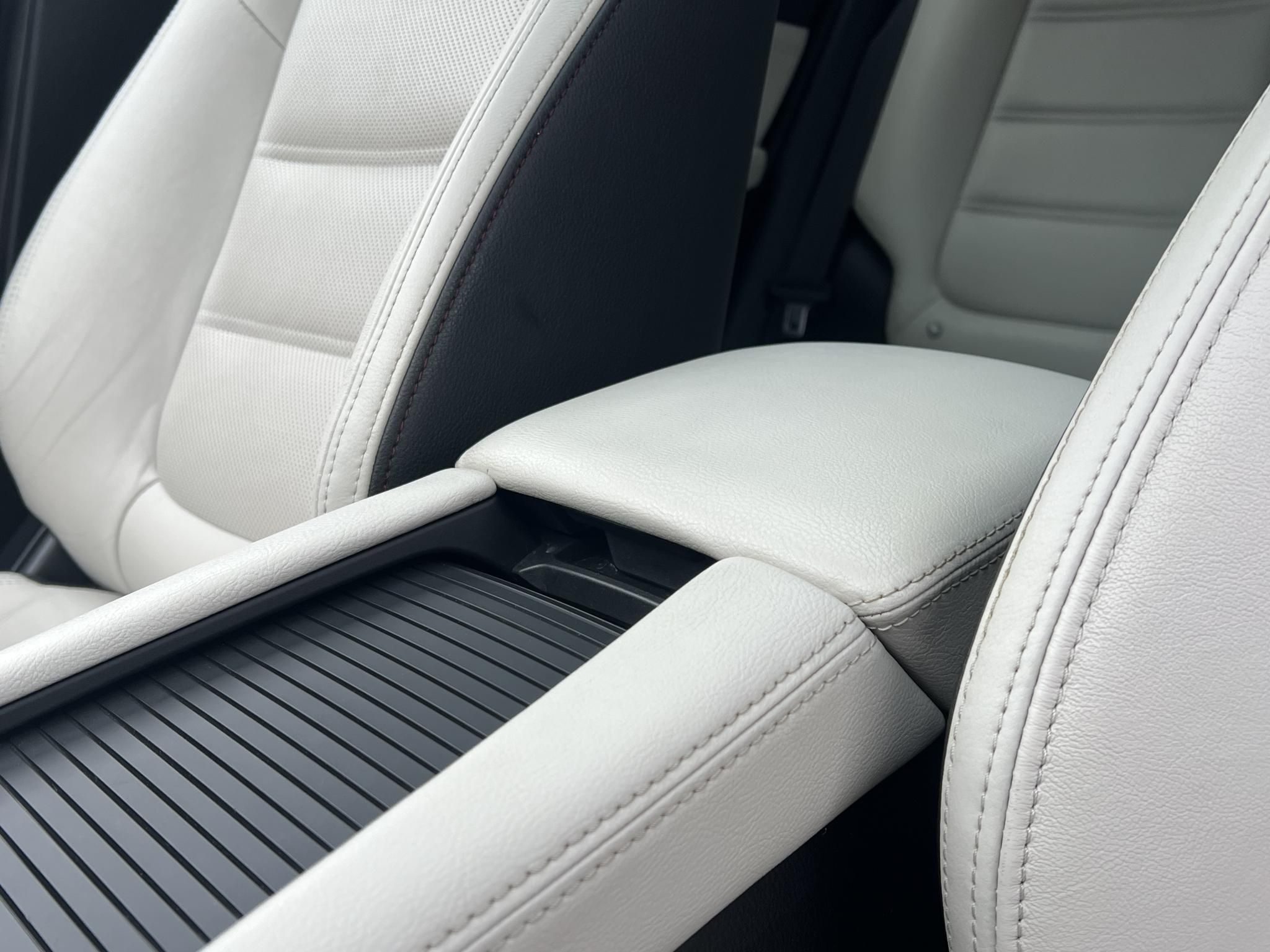 MAZDA 6 Sportkombi 2.2 CD Revolution Top (Automata) Sávtartó Head-up Napfénytető Fehér bőr Tolatókamera F1 Váltó!