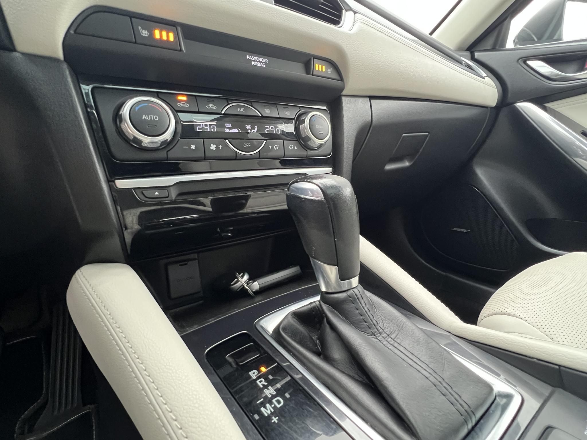 MAZDA 6 Sportkombi 2.2 CD Revolution Top (Automata) Sávtartó Head-up Napfénytető Fehér bőr Tolatókamera F1 Váltó!