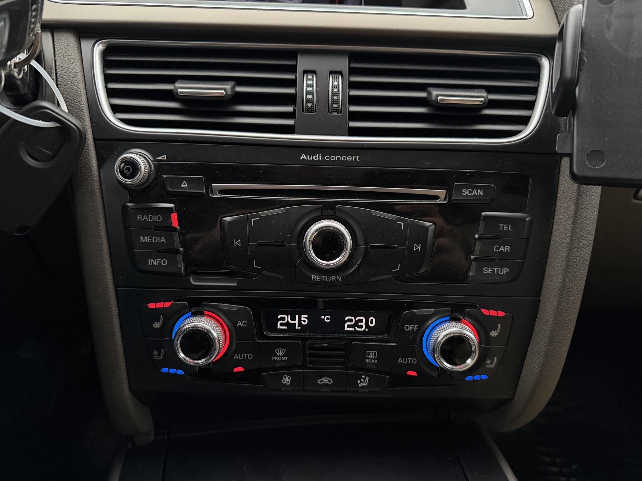 AUDI A4 2.0 TDI multitronic Magyarországi Napfénytető Xenon Üléshűtés PDC Téli-nyári kerék!