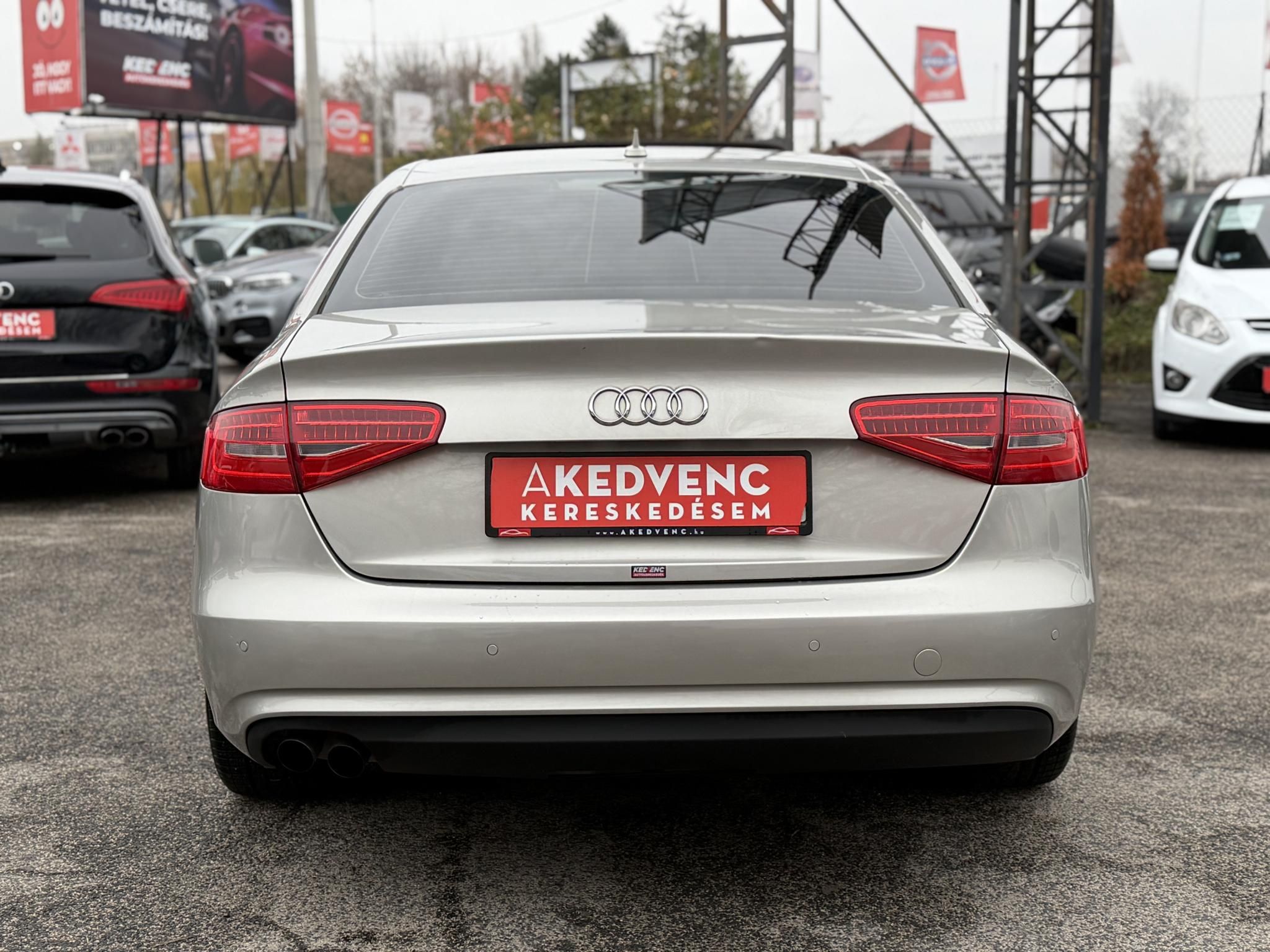 AUDI A4 2.0 TDI multitronic Magyarországi Napfénytető Xenon Üléshűtés PDC Téli-nyári kerék!