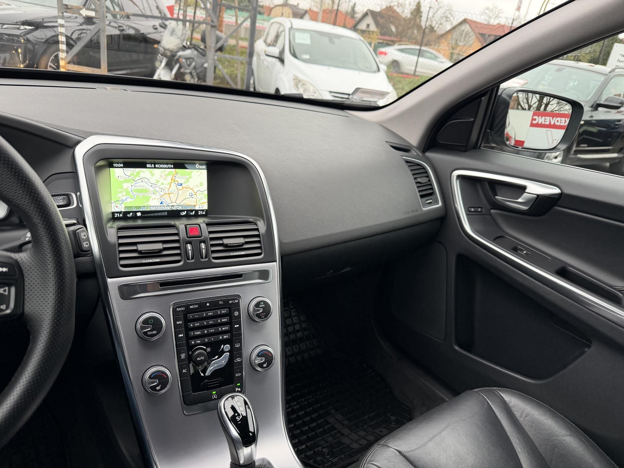 VOLVO XC60 2.0 D [D4] Momentum Geartronic FWD 155e km. Magyarországi Navi Memória Tempomat Ülésfűtés PDC Bluetooth