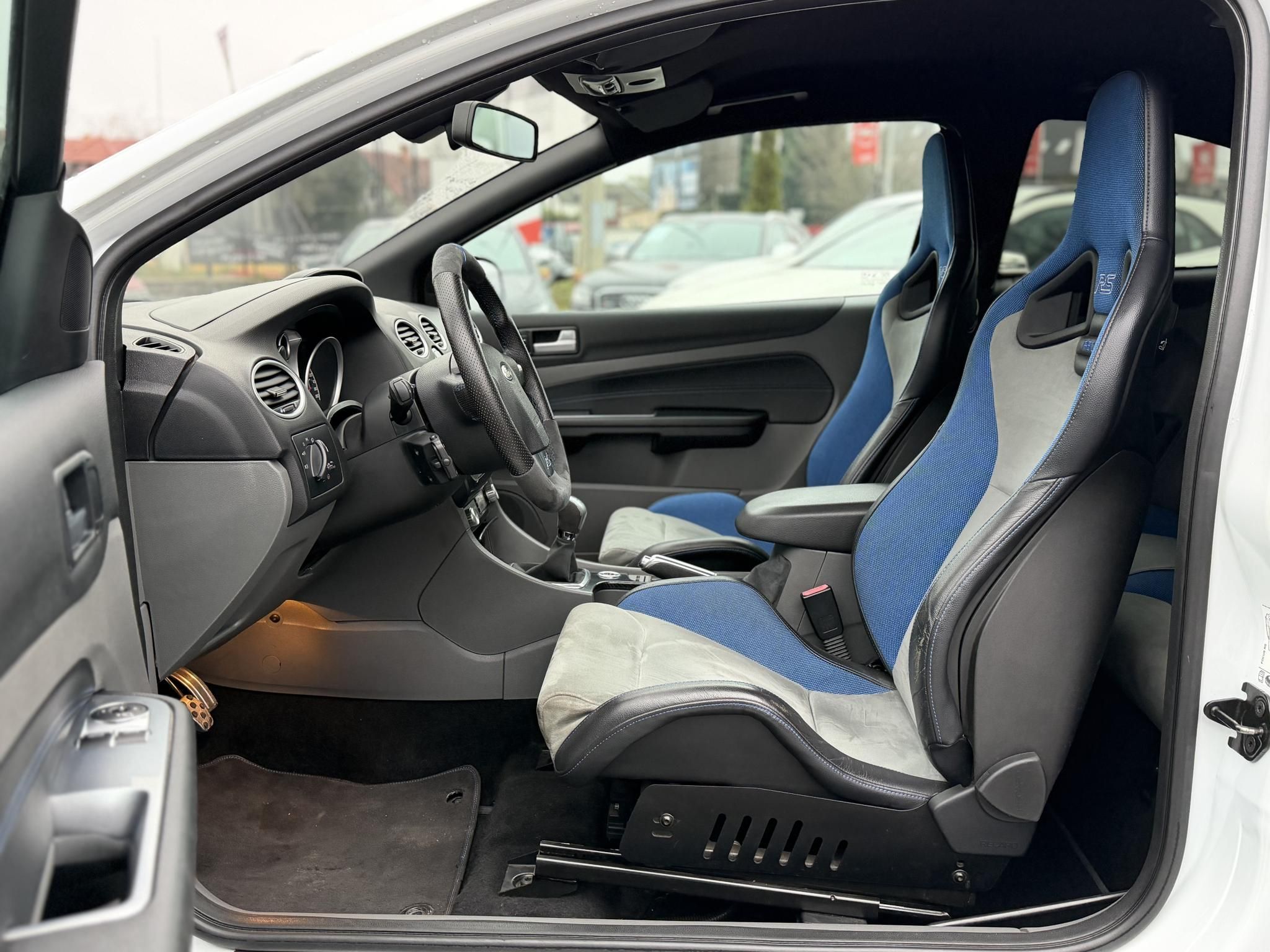 FORD FOCUS RS 2.5 T Értékes kiegészítőkkel