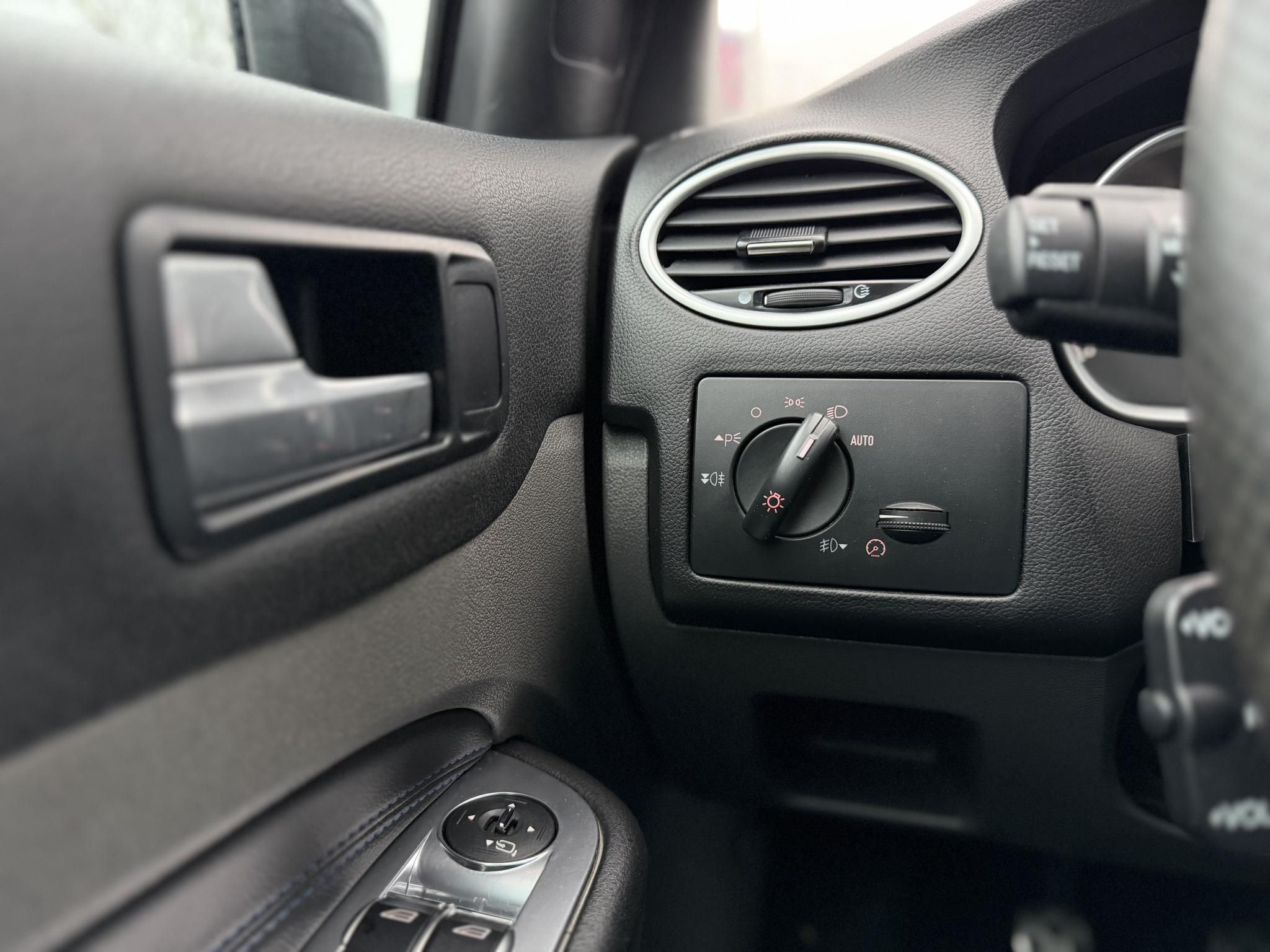 FORD FOCUS RS 2.5 T Értékes kiegészítőkkel