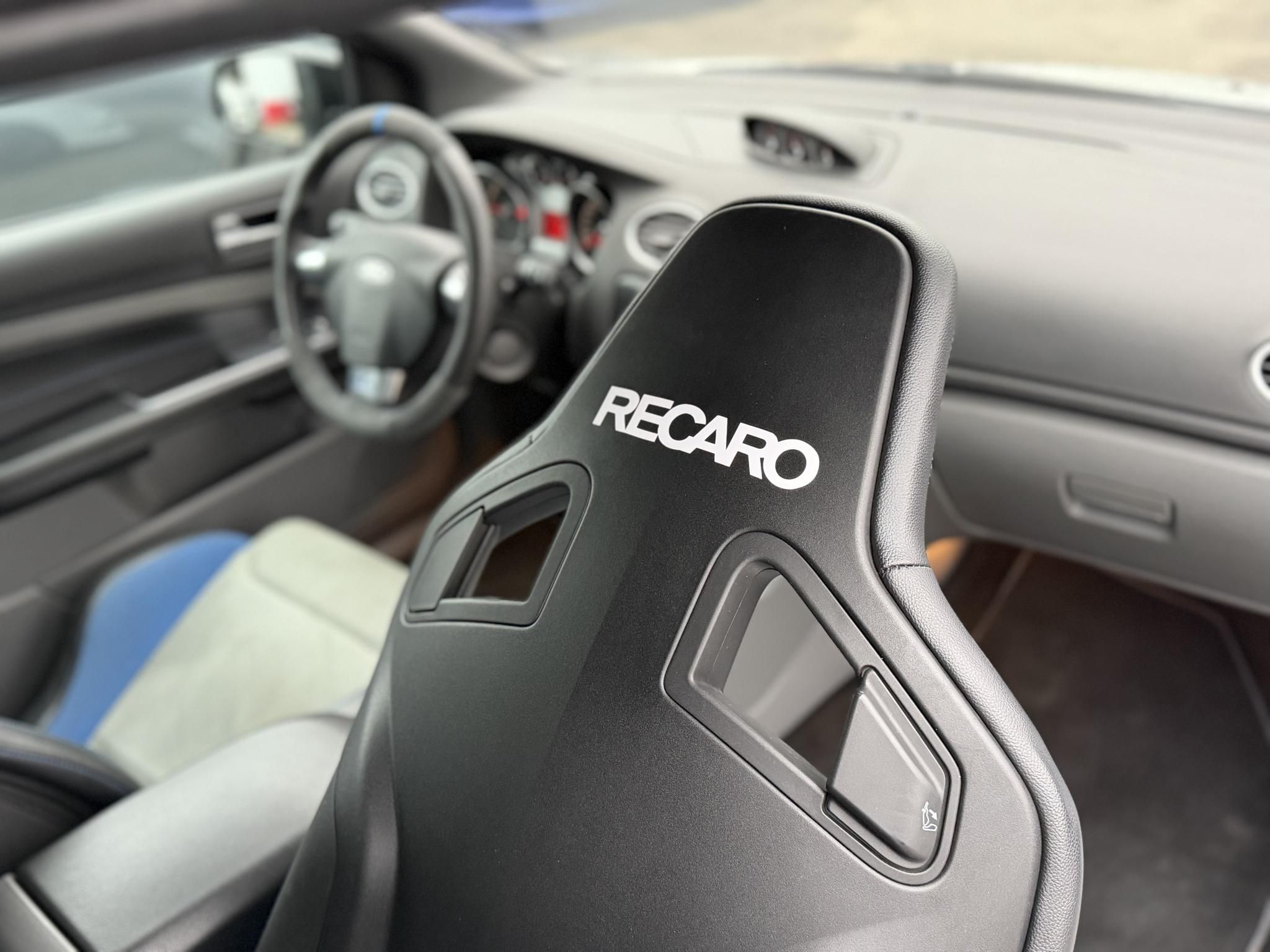 FORD FOCUS RS 2.5 T Értékes kiegészítőkkel