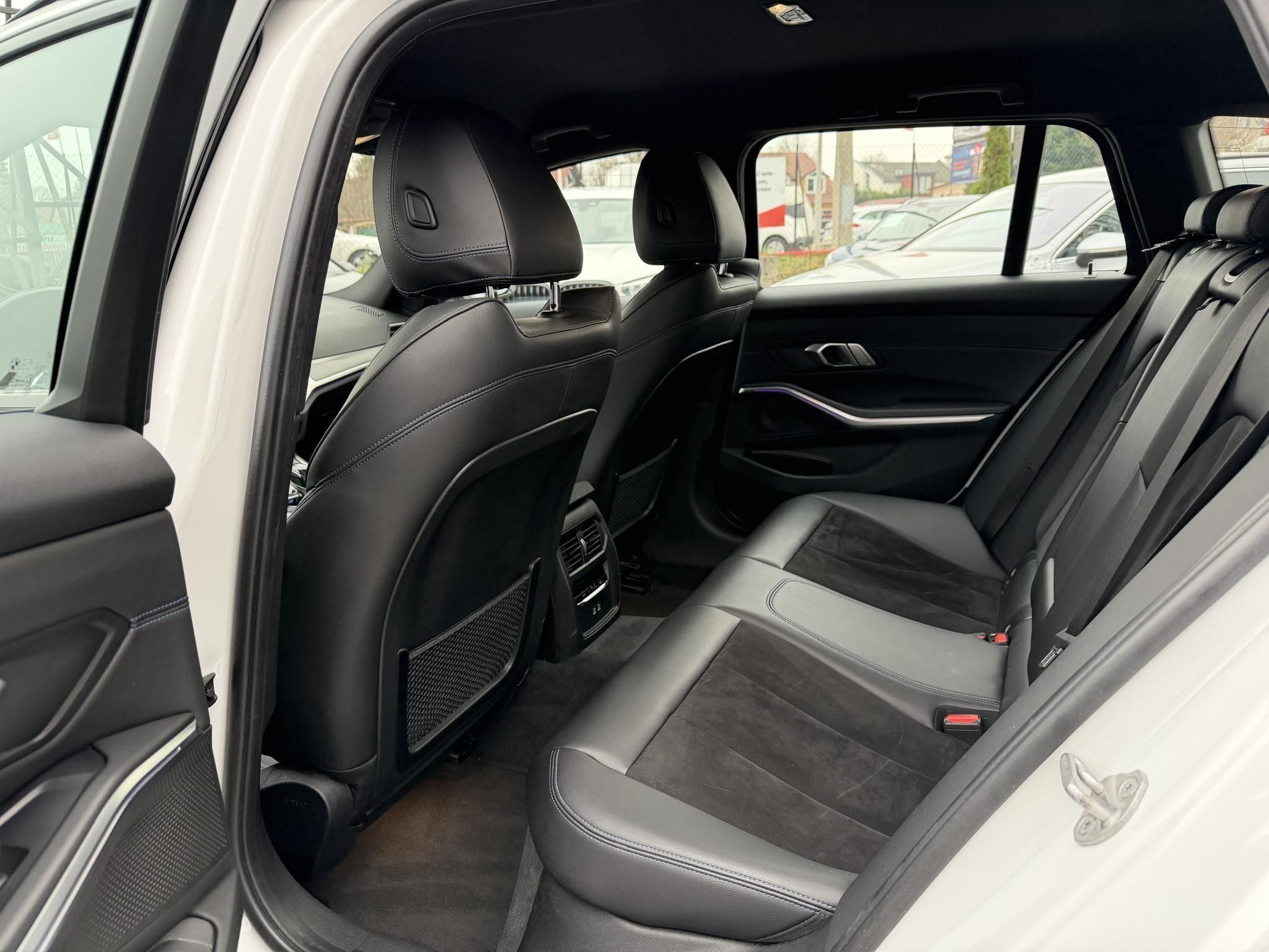 BMW 330e M Sport (Automata) Frissen szervizelt. Új téli gumik!