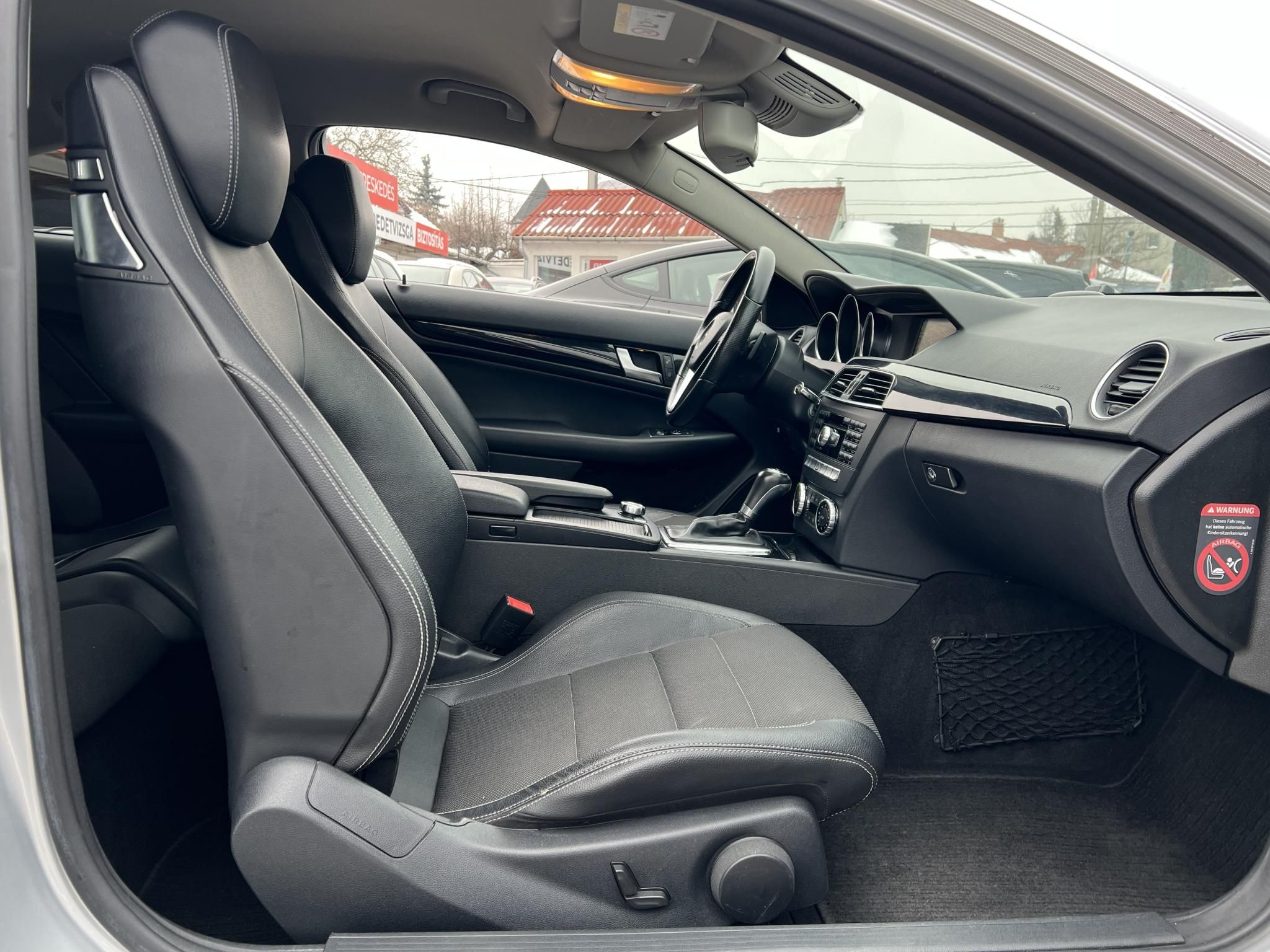 MERCEDES-BENZ C 220 CDI BlueEFFICIENCY (Automata) Live Traffic Xenon Ülésfűtés Bluetooth Rendszeresen szervizelt!