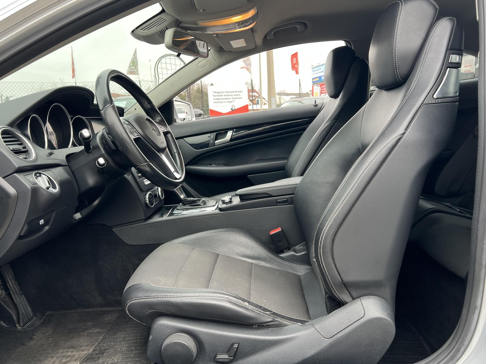 MERCEDES-BENZ C 220 CDI BlueEFFICIENCY (Automata) Live Traffic Xenon Ülésfűtés Bluetooth Rendszeresen szervizelt!