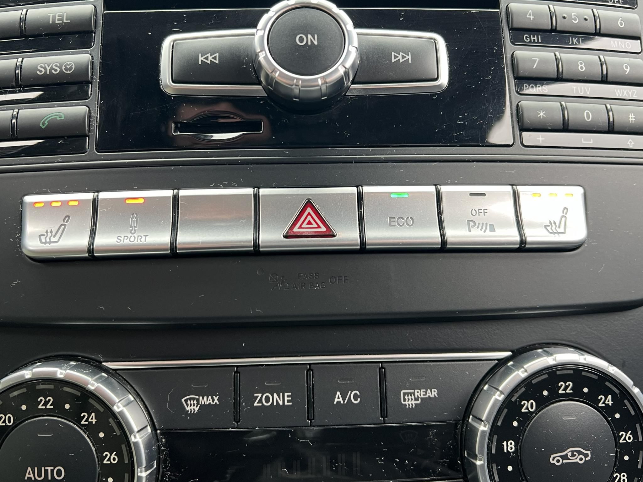 MERCEDES-BENZ C 220 CDI BlueEFFICIENCY (Automata) Live Traffic Xenon Ülésfűtés Bluetooth Rendszeresen szervizelt!