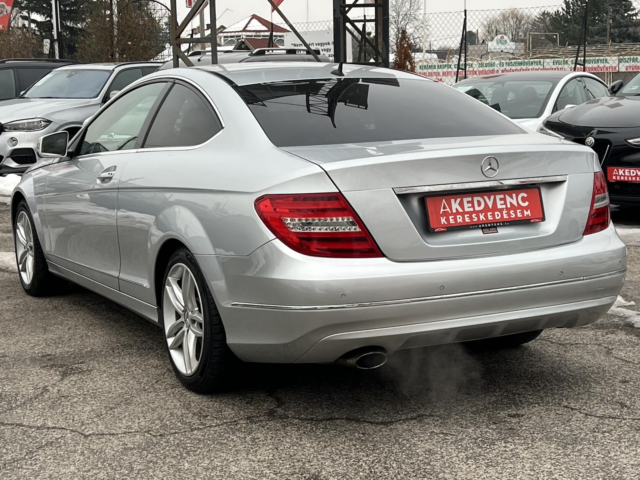 MERCEDES-BENZ C 220 CDI BlueEFFICIENCY (Automata) Live Traffic Xenon Ülésfűtés Bluetooth Rendszeresen szervizelt!