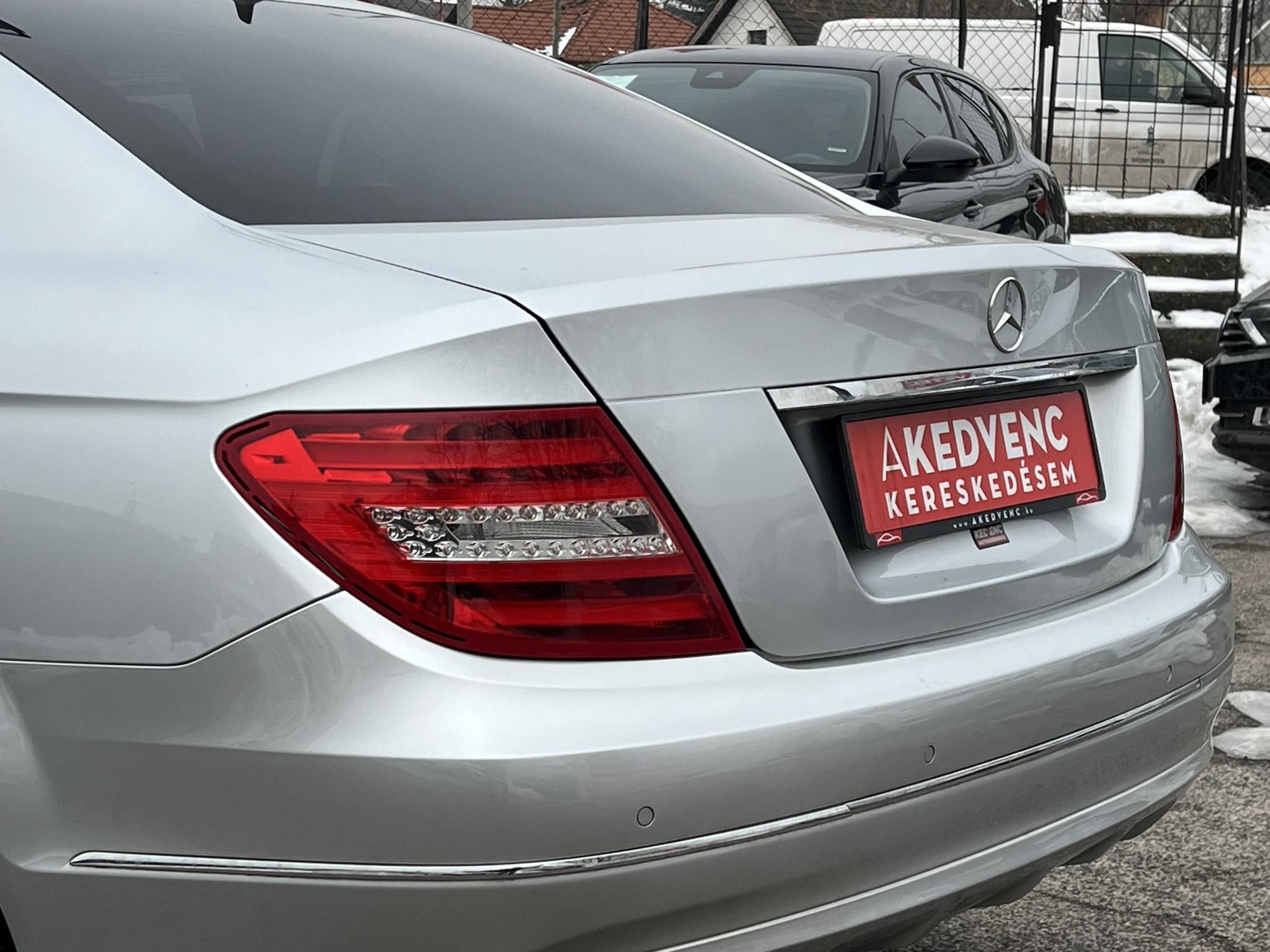 MERCEDES-BENZ C 220 CDI BlueEFFICIENCY (Automata) Live Traffic Xenon Ülésfűtés Bluetooth Rendszeresen szervizelt!