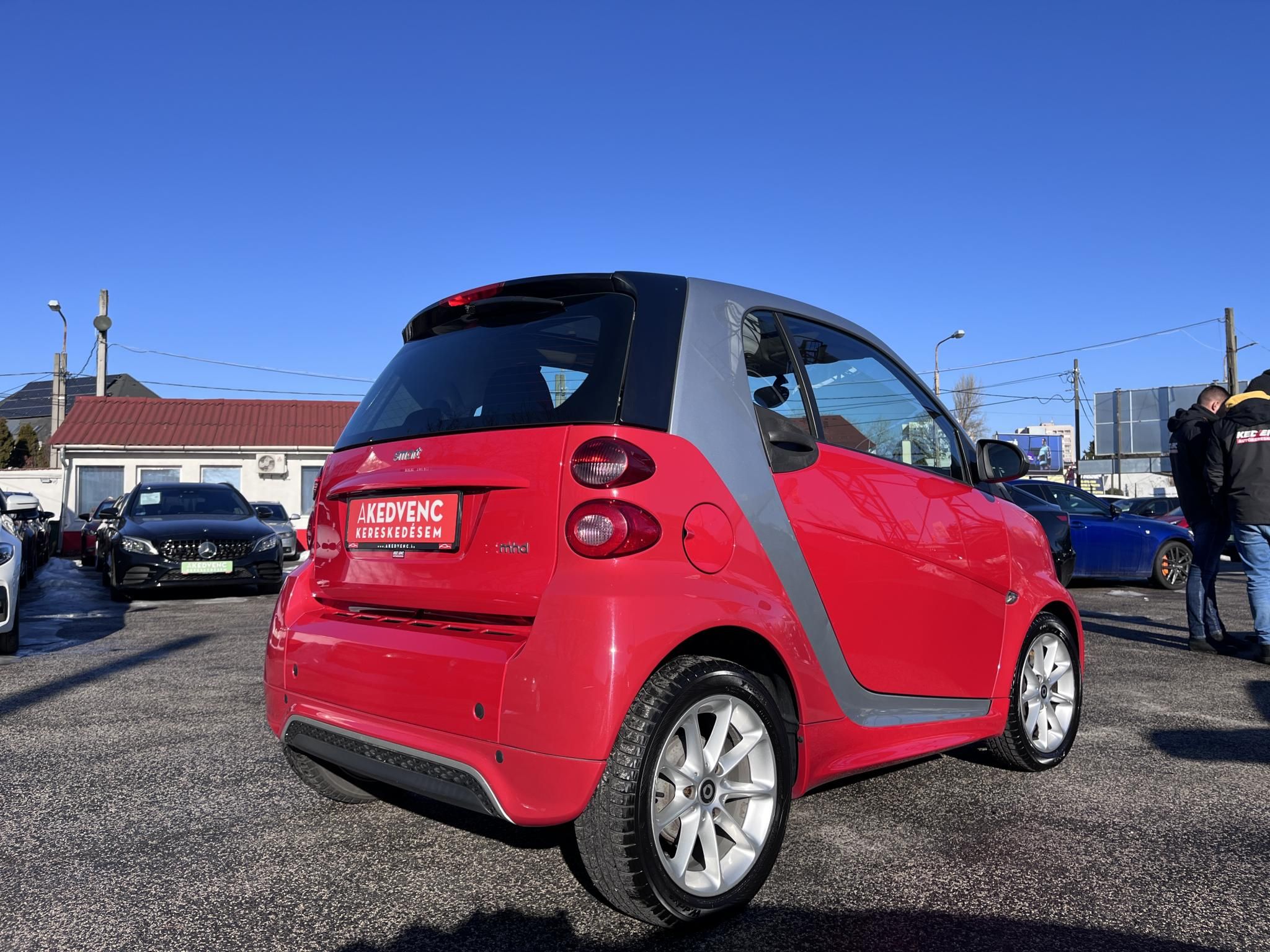 SMART FORTWO 1.0 Micro Hybrid Drive Pure Softouch COUPE 92e km. panoráma tető. frissen szervizelt