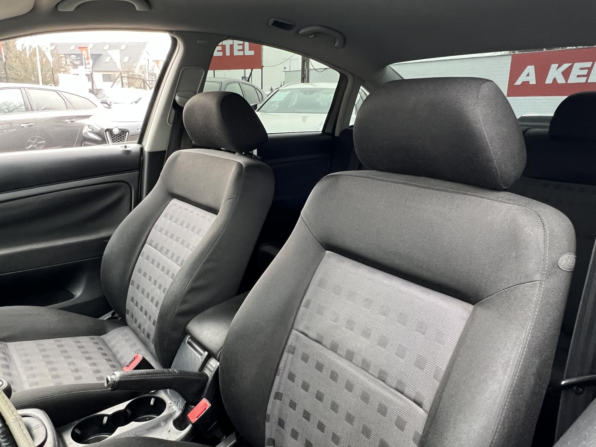 VOLKSWAGEN PASSAT 1.6 Comfortline Business