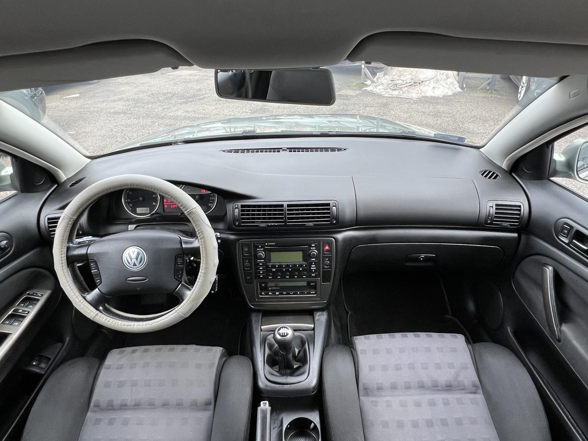 VOLKSWAGEN PASSAT 1.6 Comfortline Business