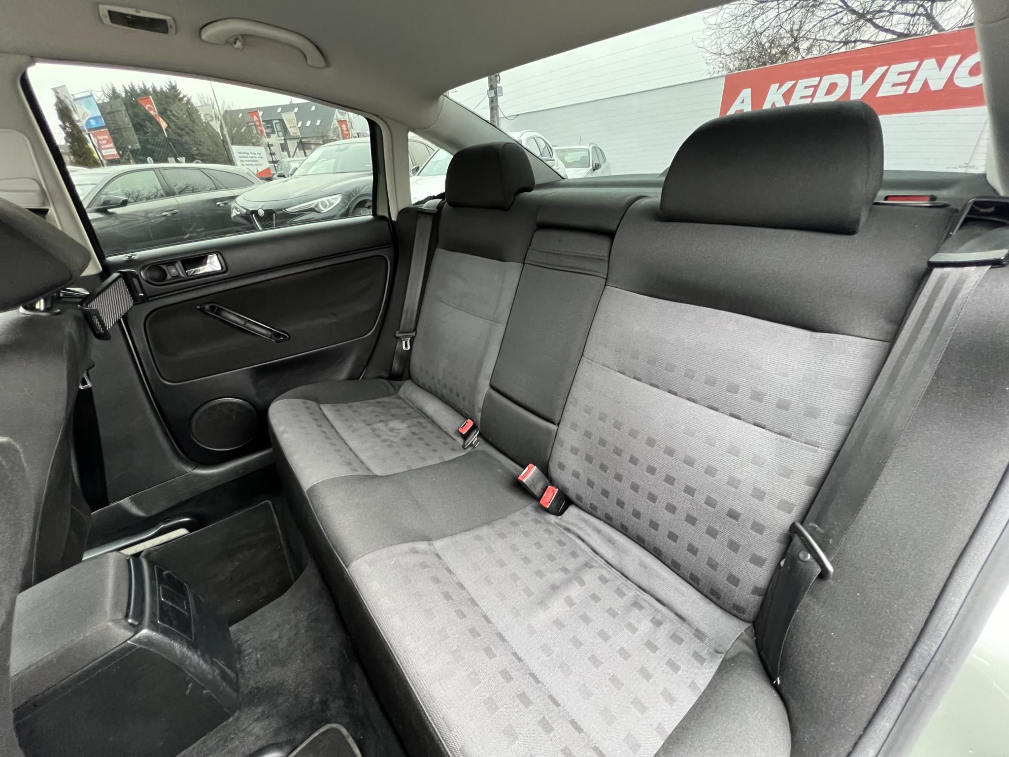 VOLKSWAGEN PASSAT 1.6 Comfortline Business
