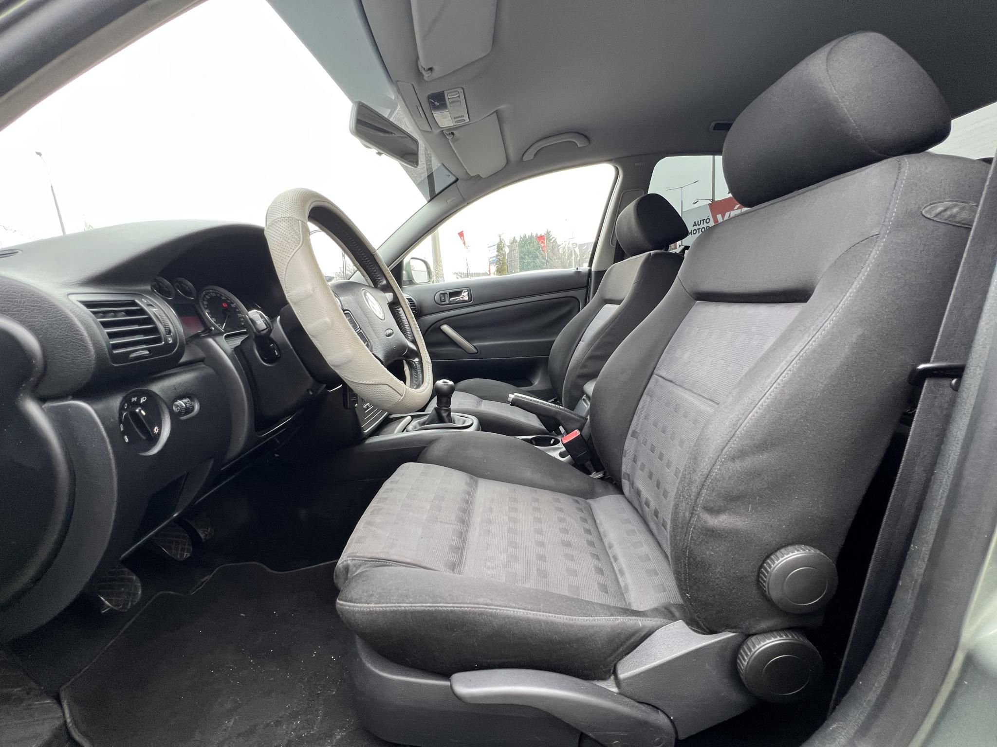 VOLKSWAGEN PASSAT 1.6 Comfortline Business