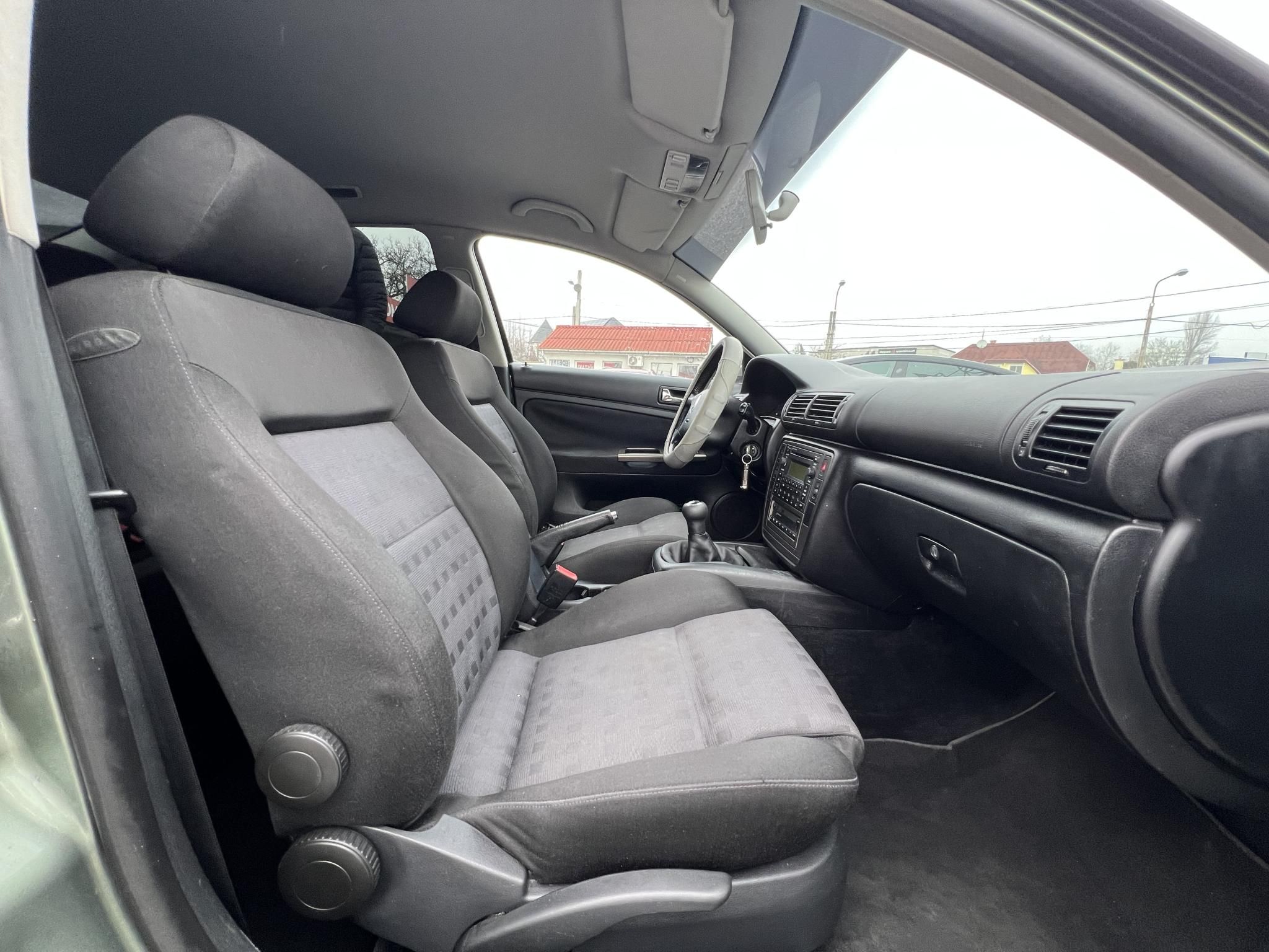 VOLKSWAGEN PASSAT 1.6 Comfortline Business