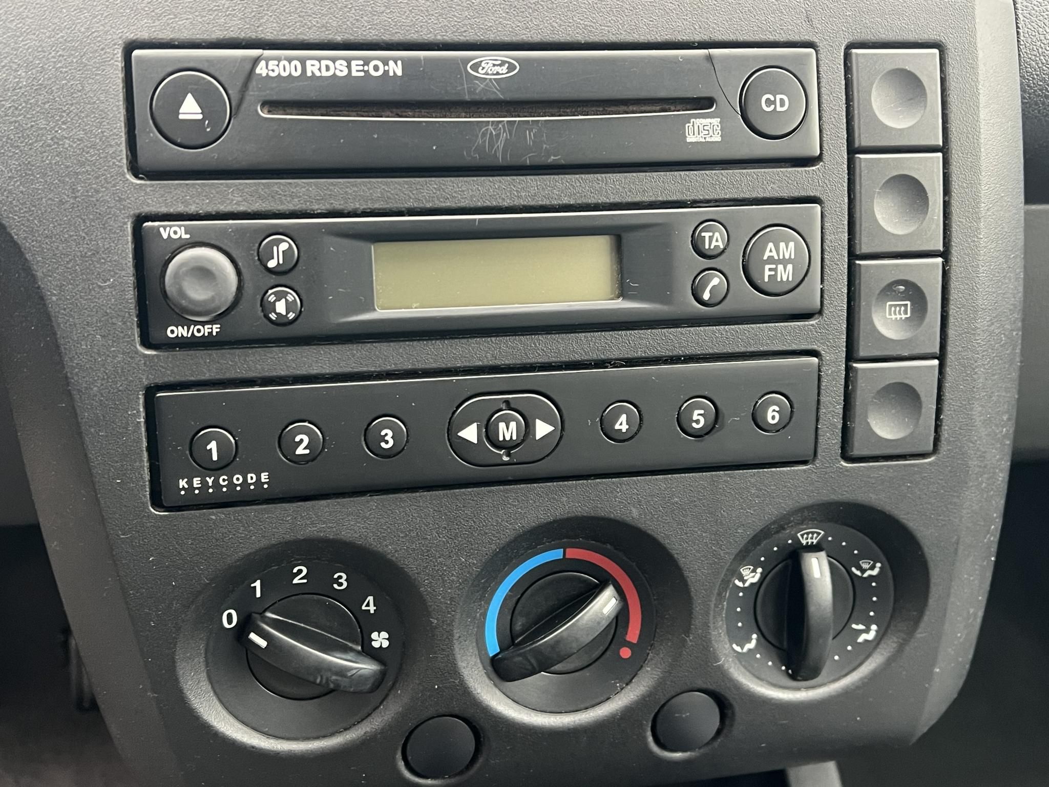 FORD FIESTA 1.3 Comfort Semmi extra.....még 1 év műszaki!