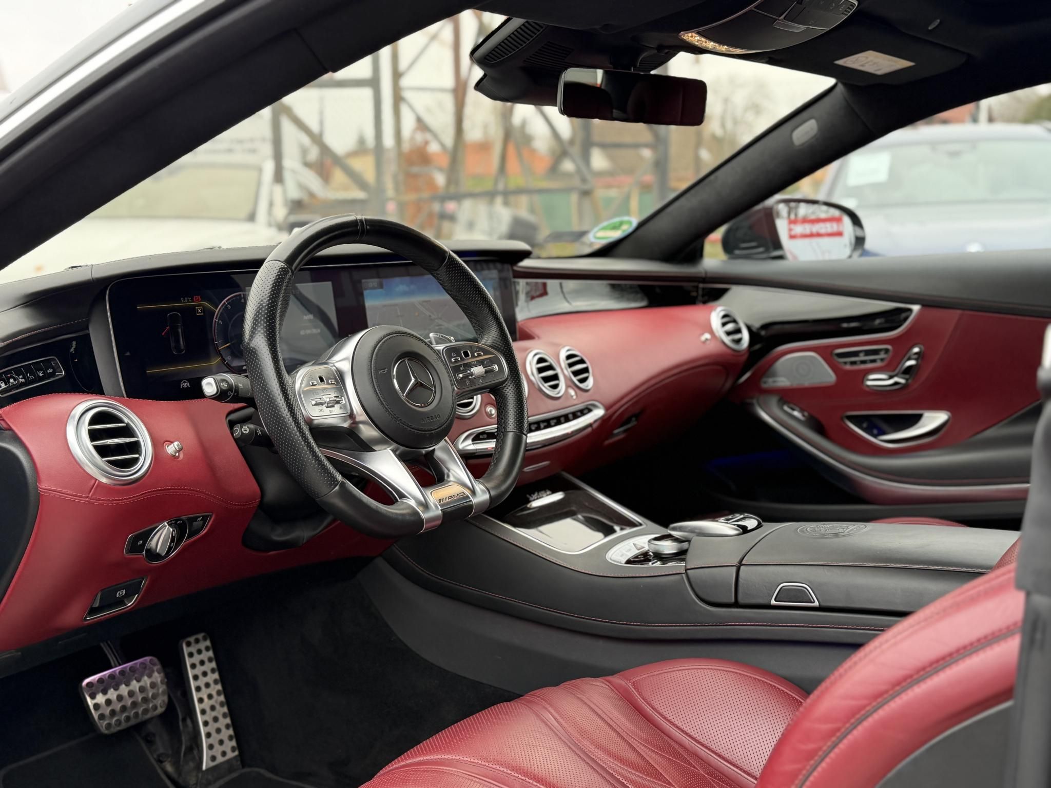 MERCEDES-AMG S 63 4Matic+ 9G-TRONIC 46e km. MAGIC SKY CONTROL. Újszerű állapot. Designo belső!