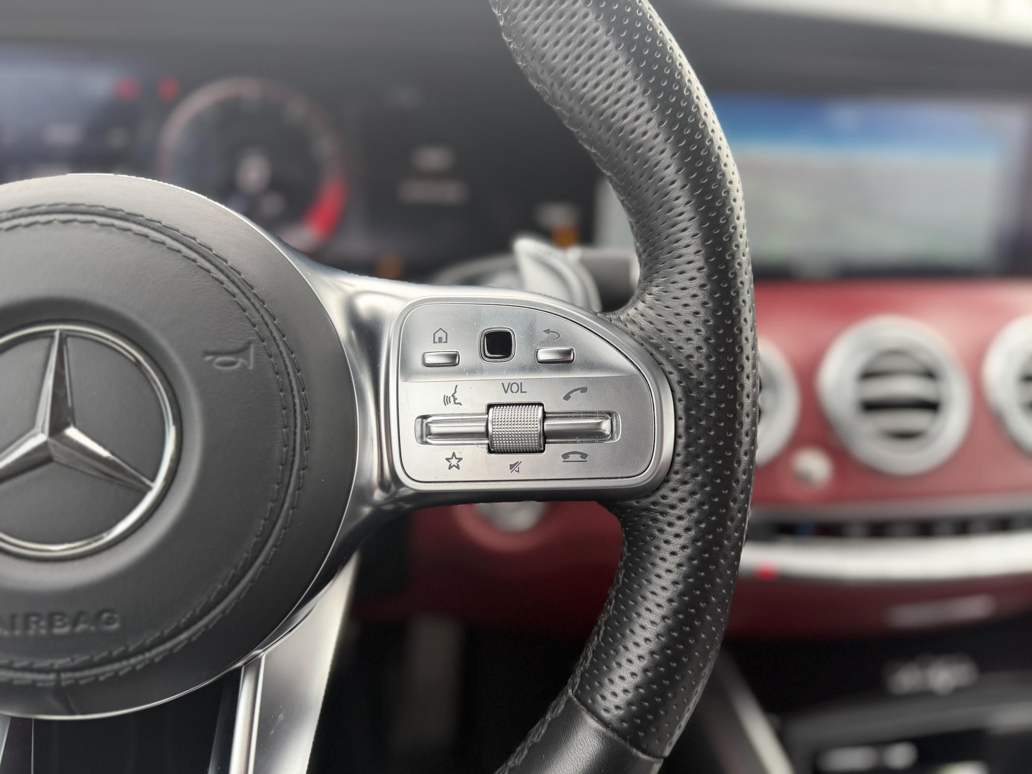 MERCEDES-AMG S 63 4Matic+ 9G-TRONIC 46e km. MAGIC SKY CONTROL. Újszerű állapot. Designo belső!