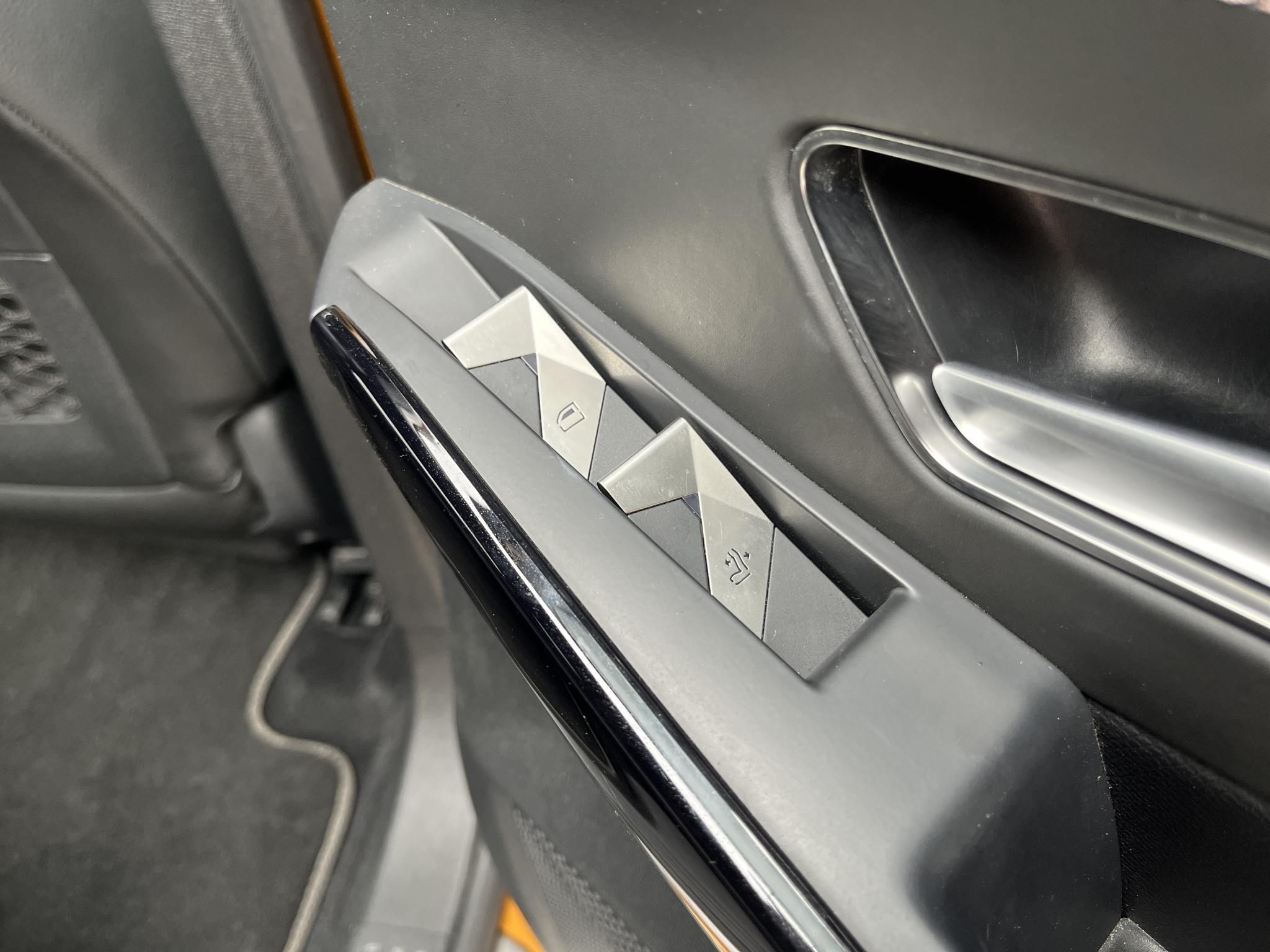 DS DS 7 Crossback 1.5 BlueHDi Rivoli S&S EAT8 Prémium felszereltség. Mátrix LED fényszórók