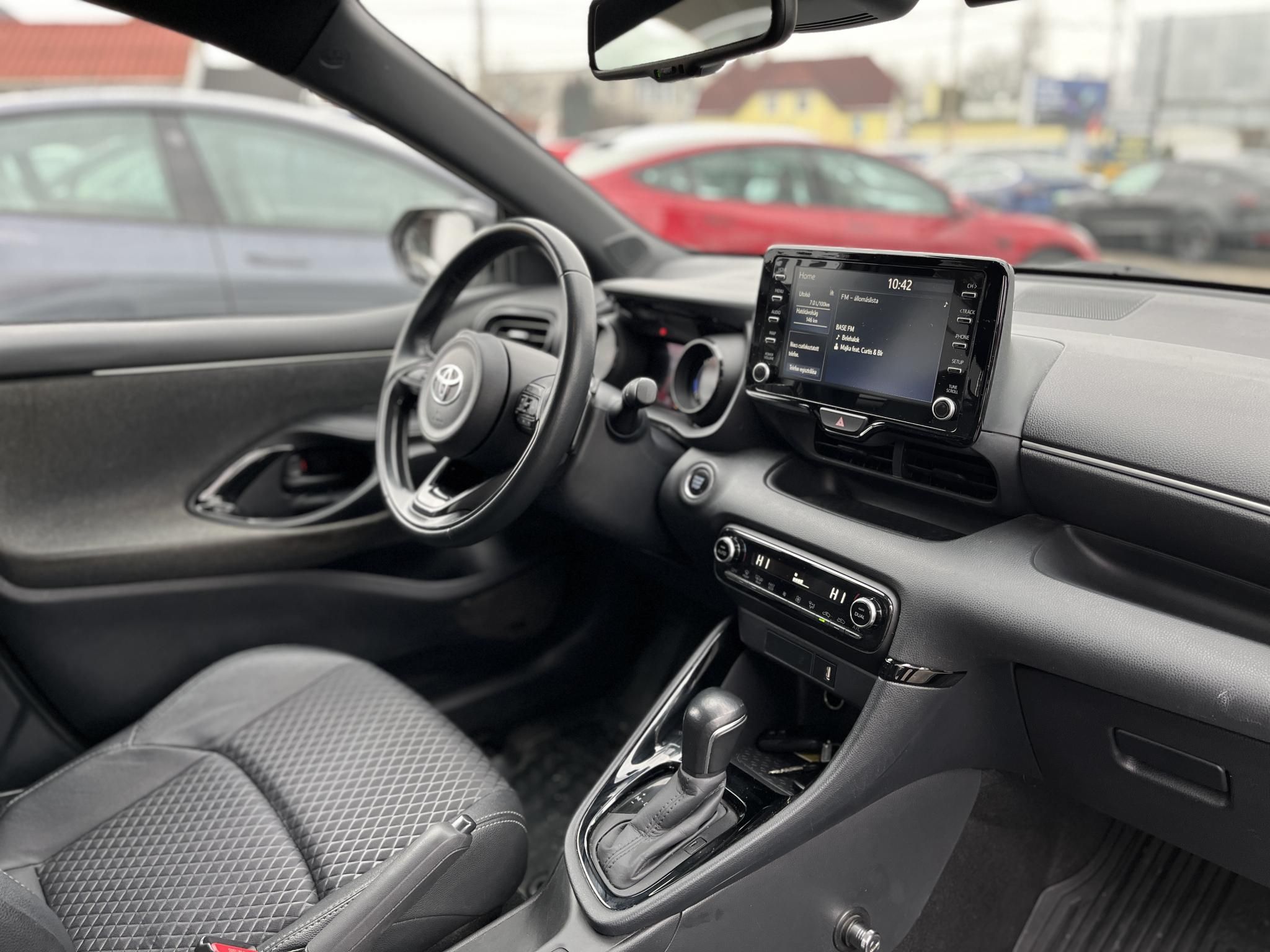 TOYOTA YARIS 1.5 VVT-i Selection Style Magyar. 109e km Kamera Digit Bőr